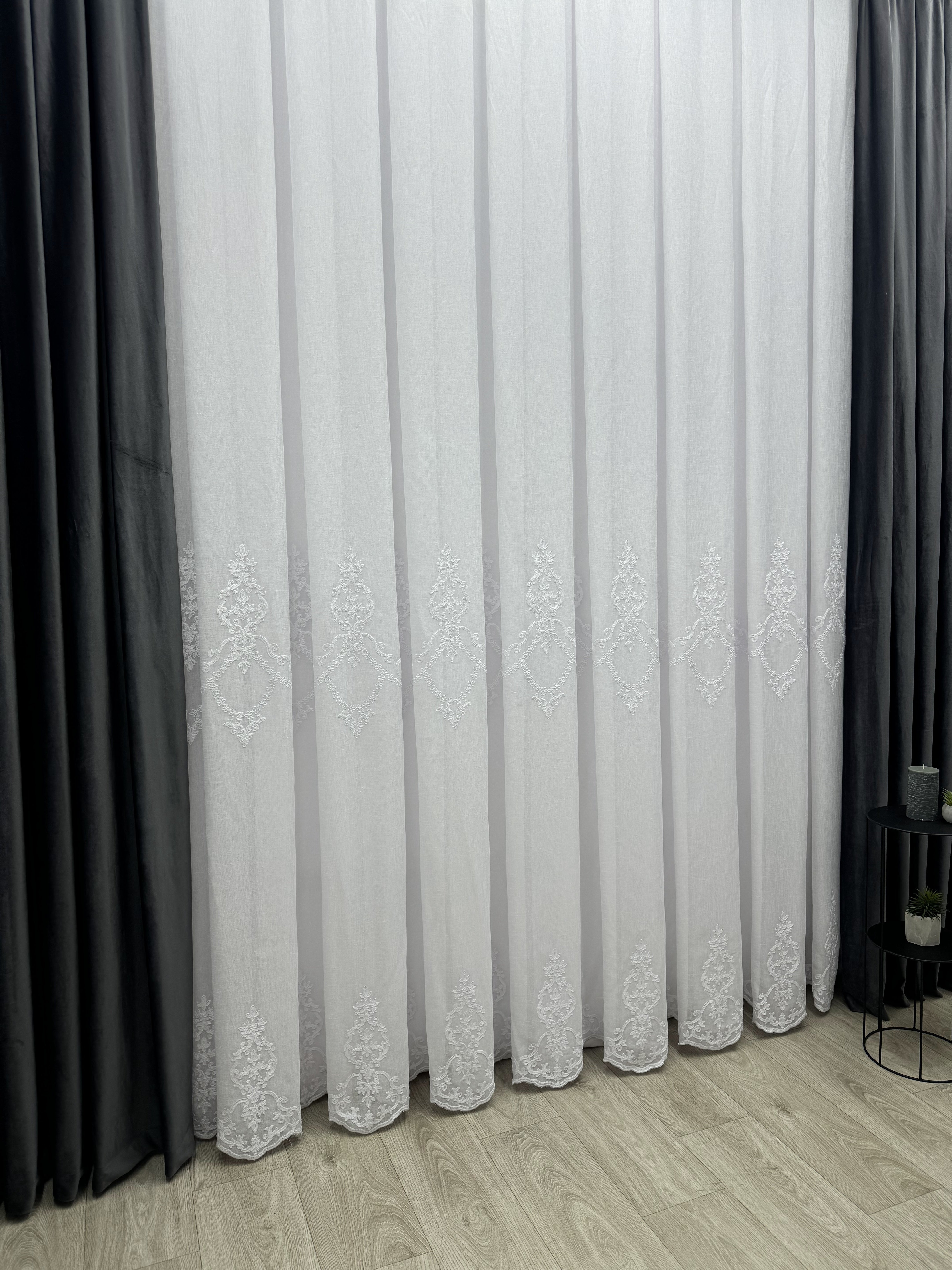 Linen-based sheer curtain with embroidery, white color