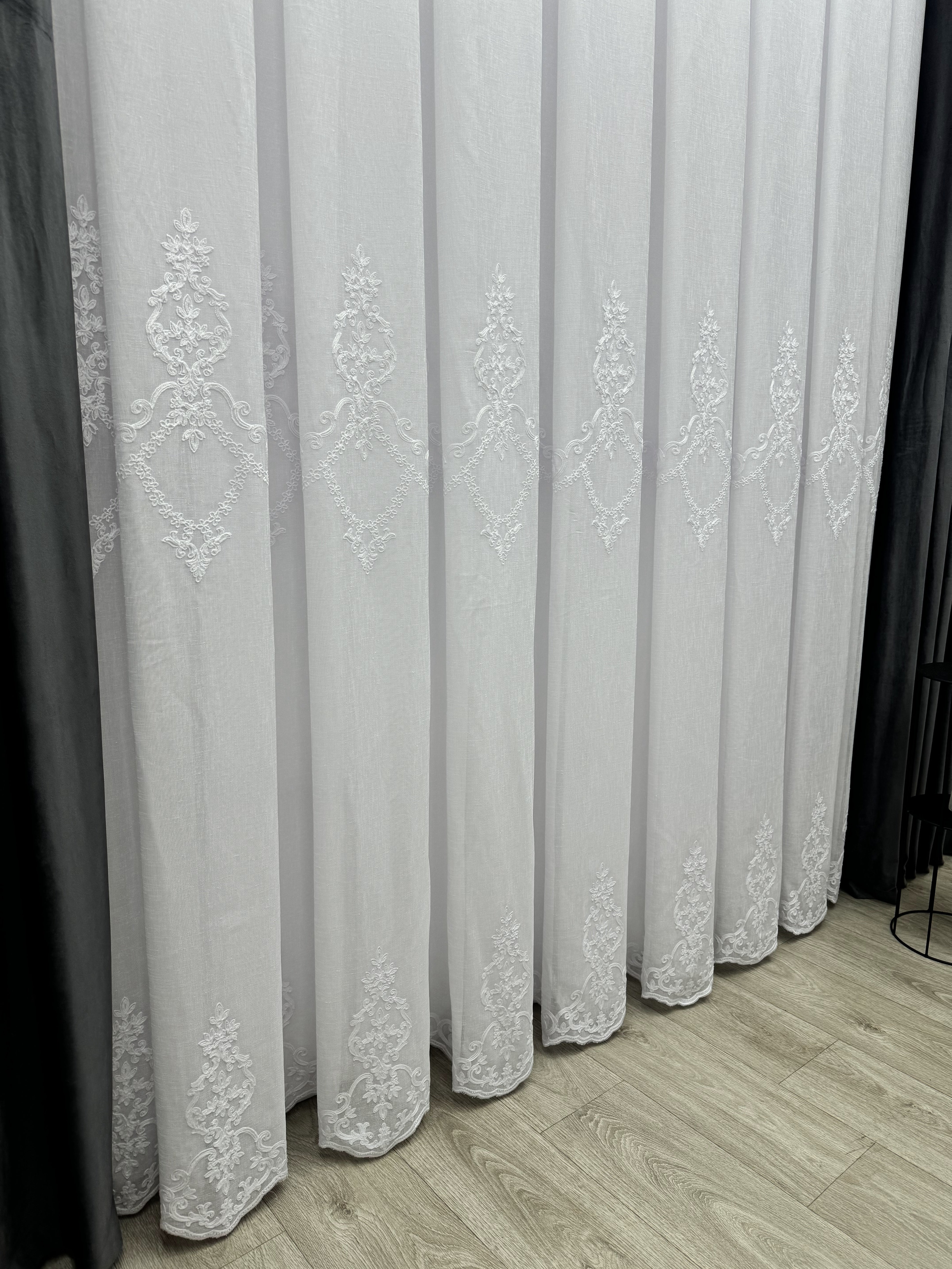 Linen-based sheer curtain with embroidery, white color