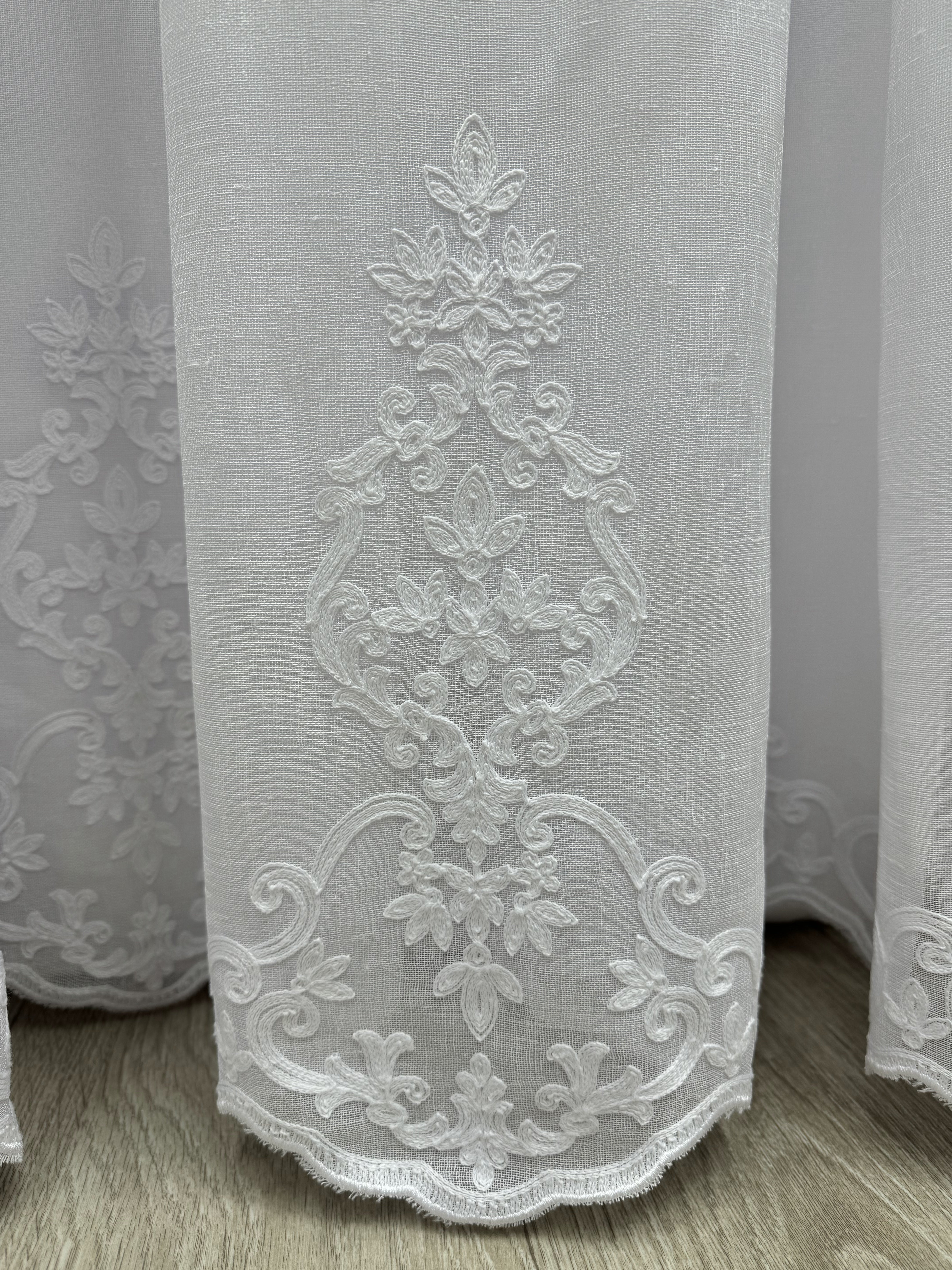 Linen-based sheer curtain with embroidery, white color