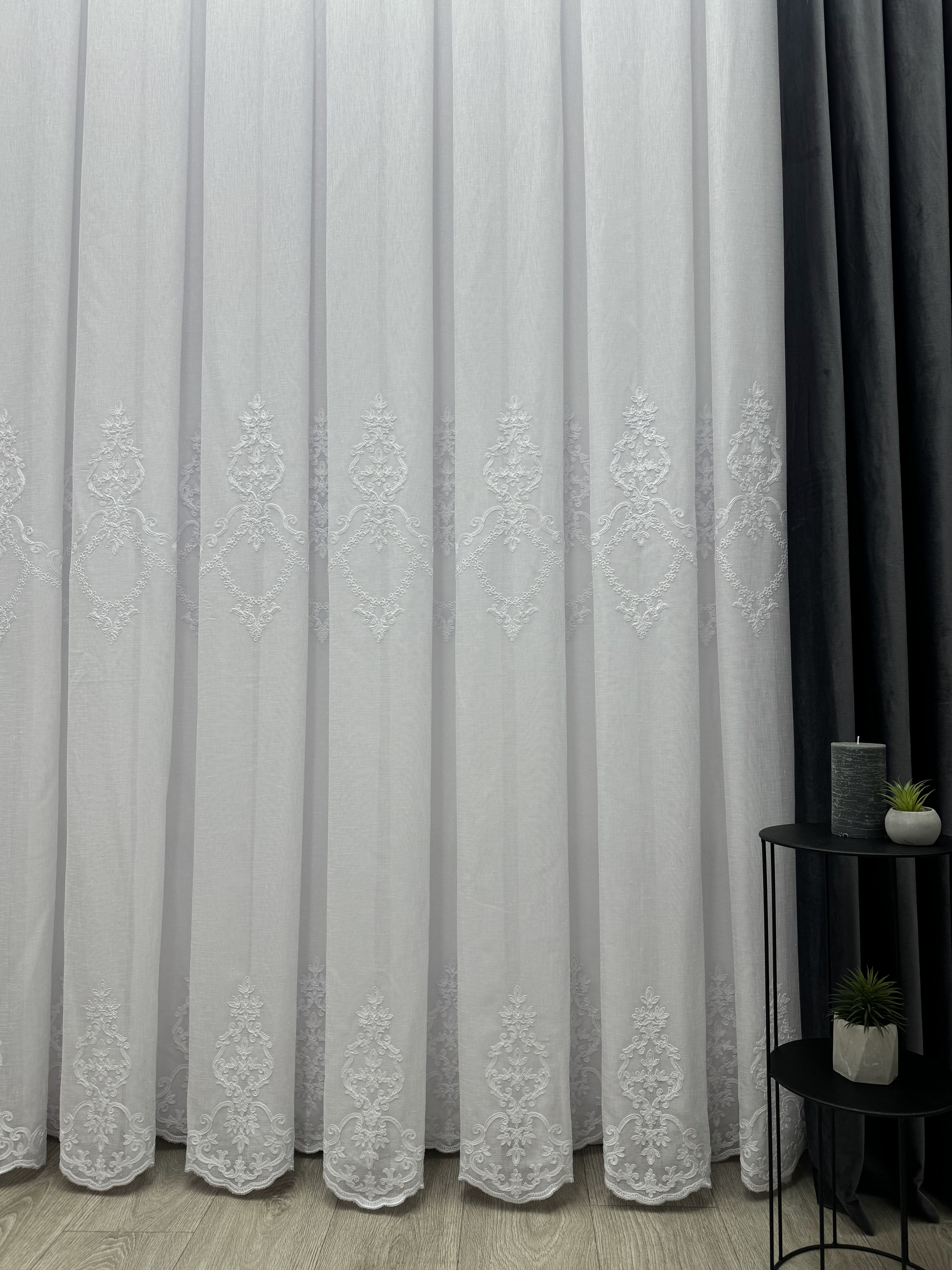Linen-based sheer curtain with embroidery, white color
