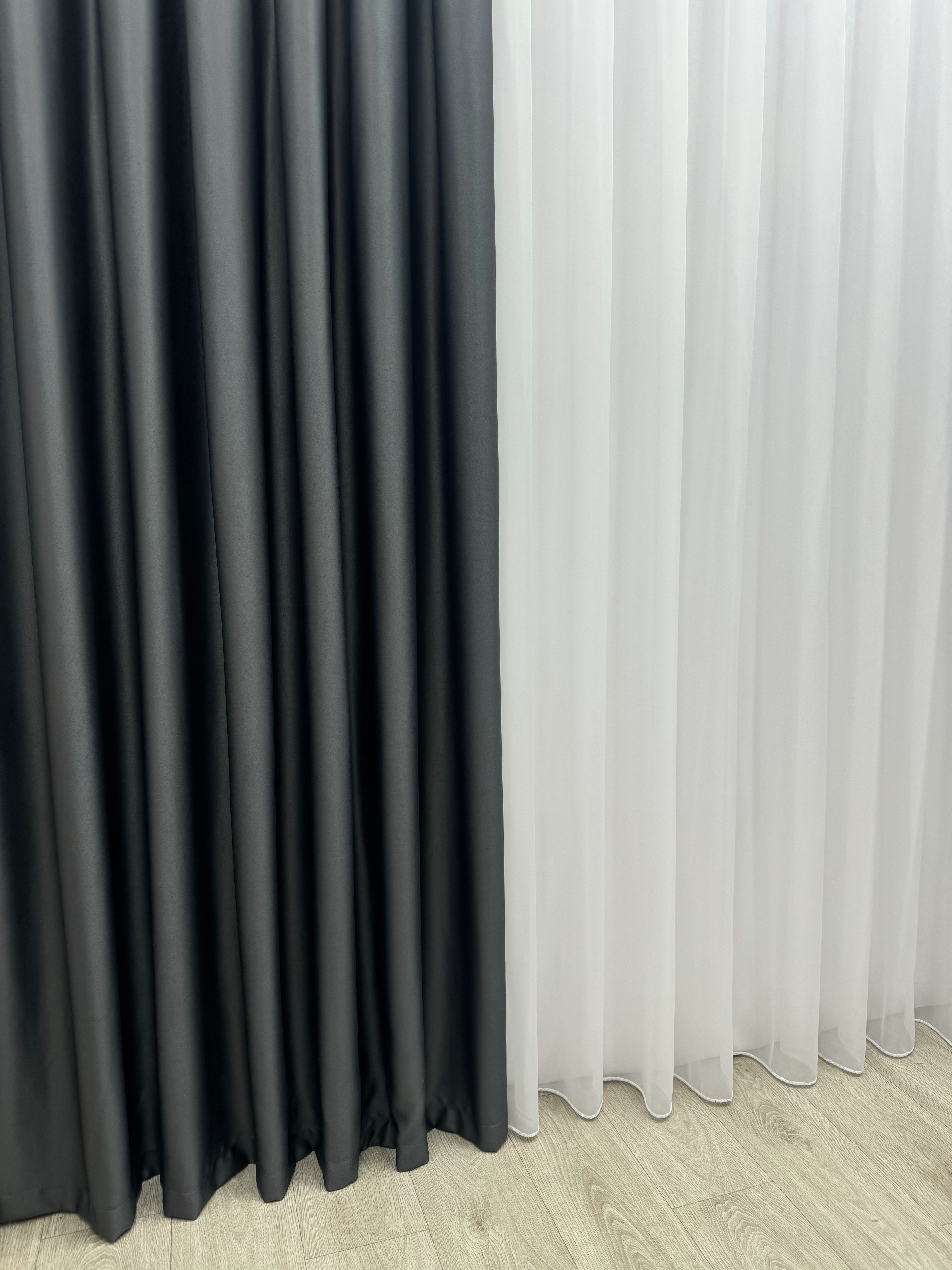 Monochrome "Blackout" curtain, graphite color