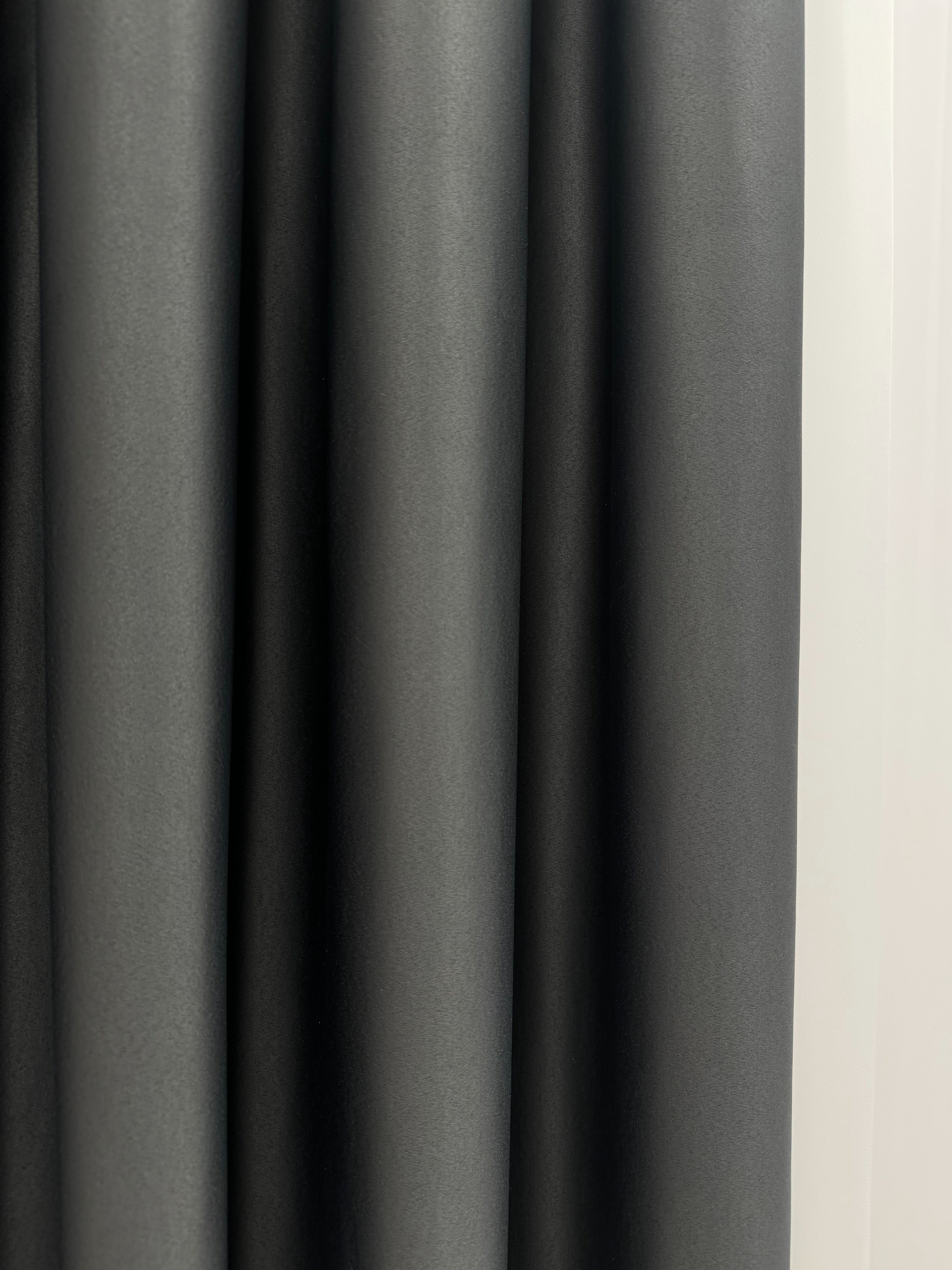 Monochrome "Blackout" curtain, graphite color