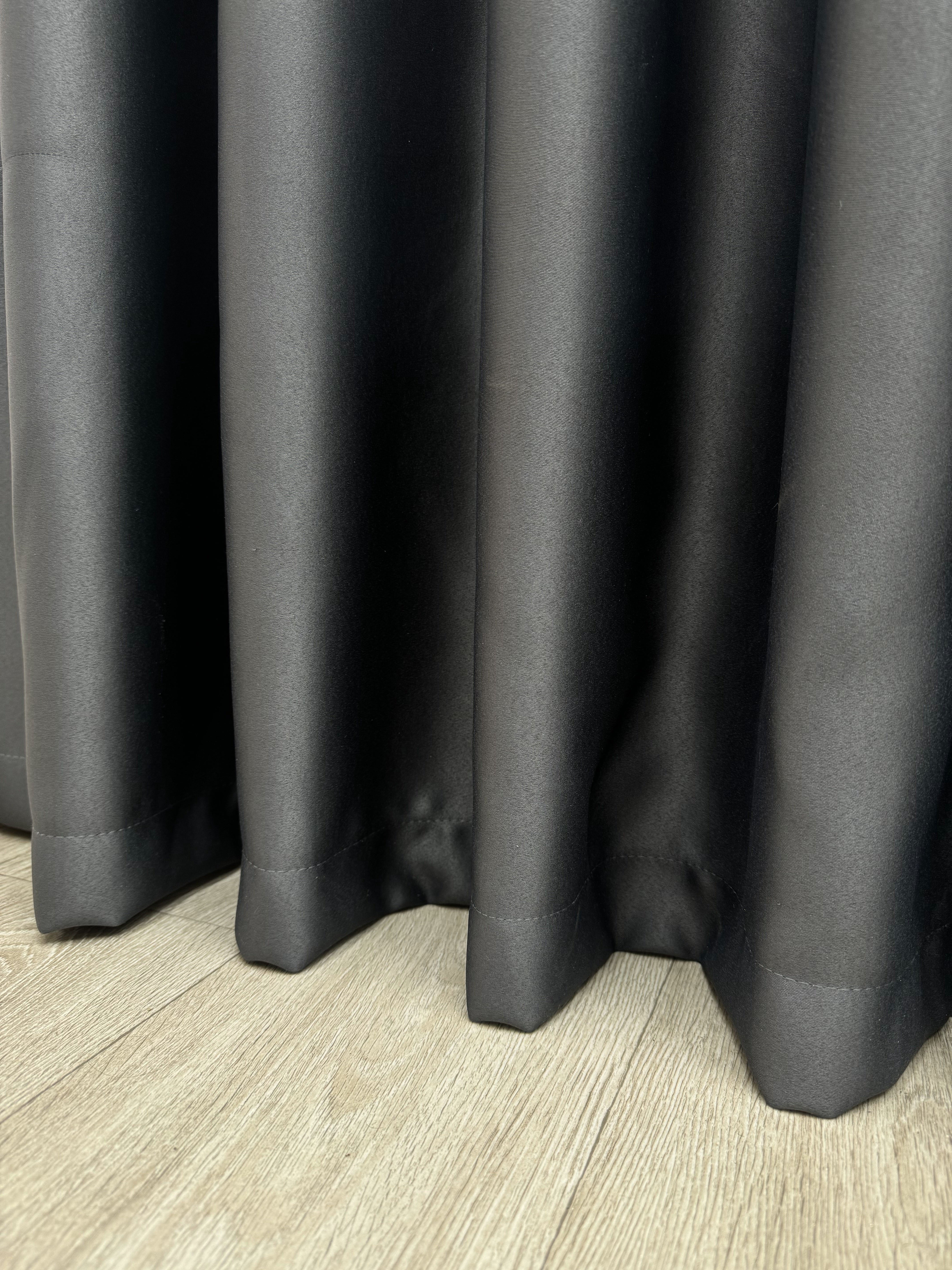 Monochrome "Blackout" curtain, graphite color