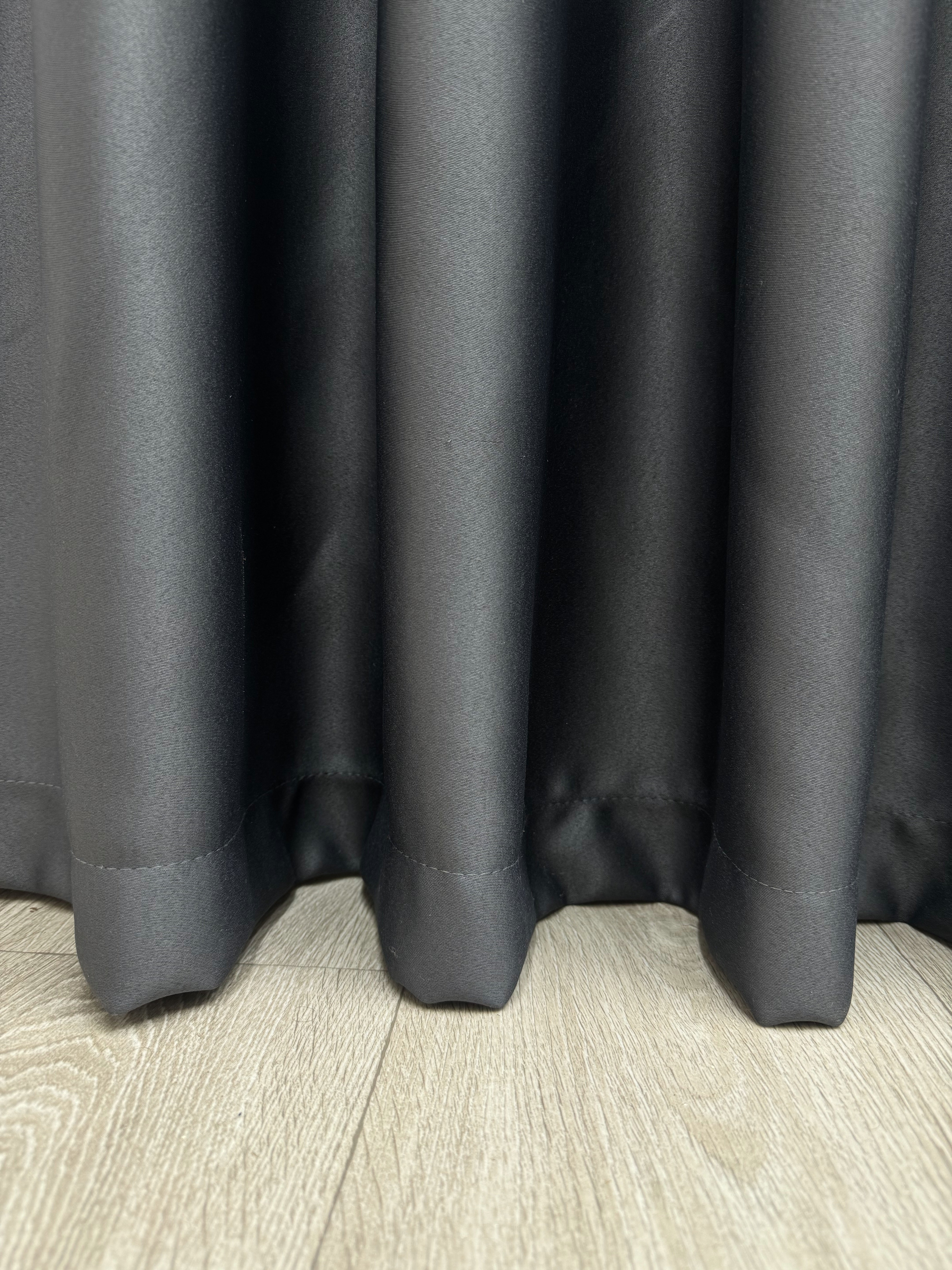 Monochrome "Blackout" curtain, graphite color