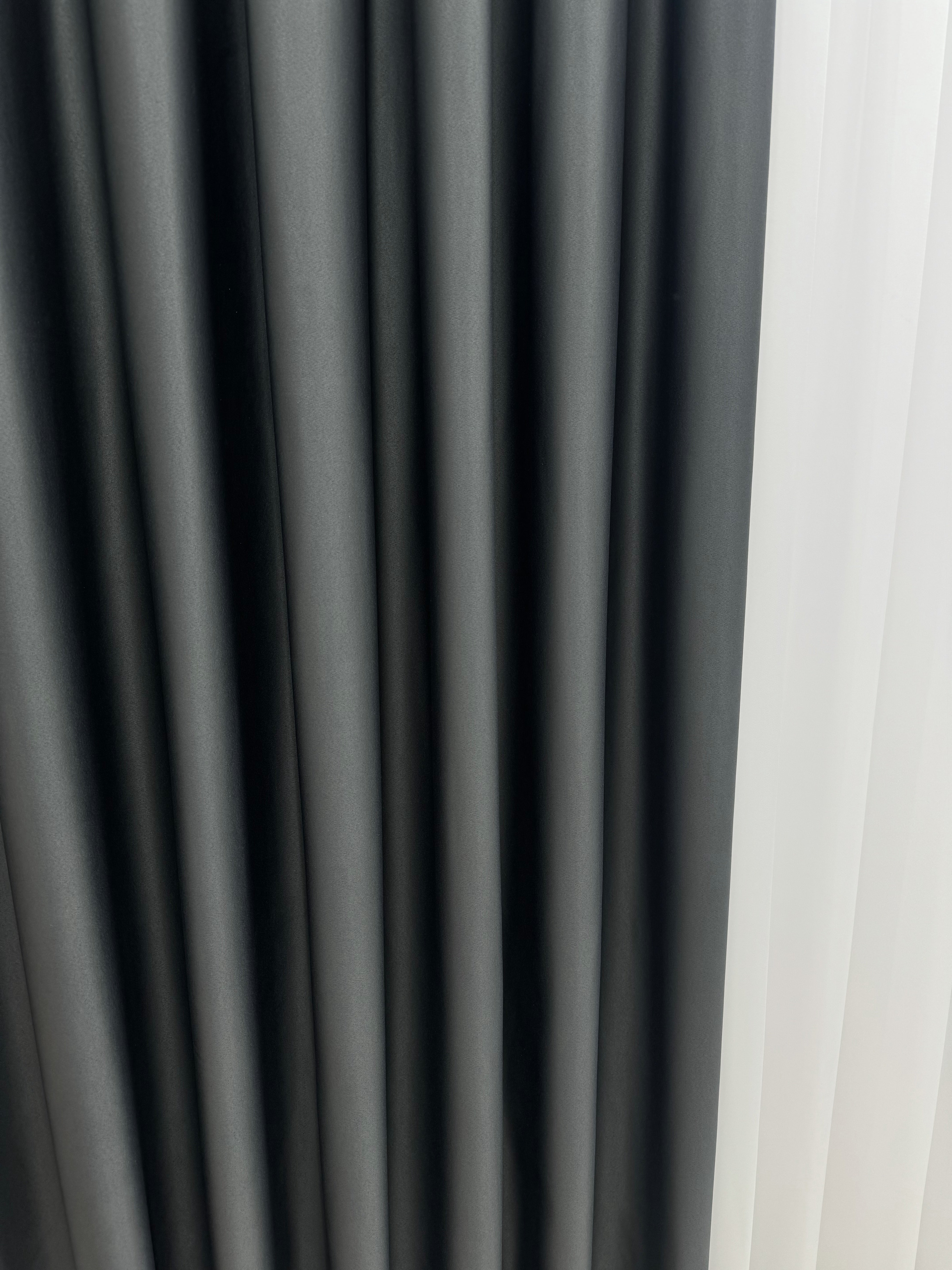 Monochrome "Blackout" curtain, graphite color