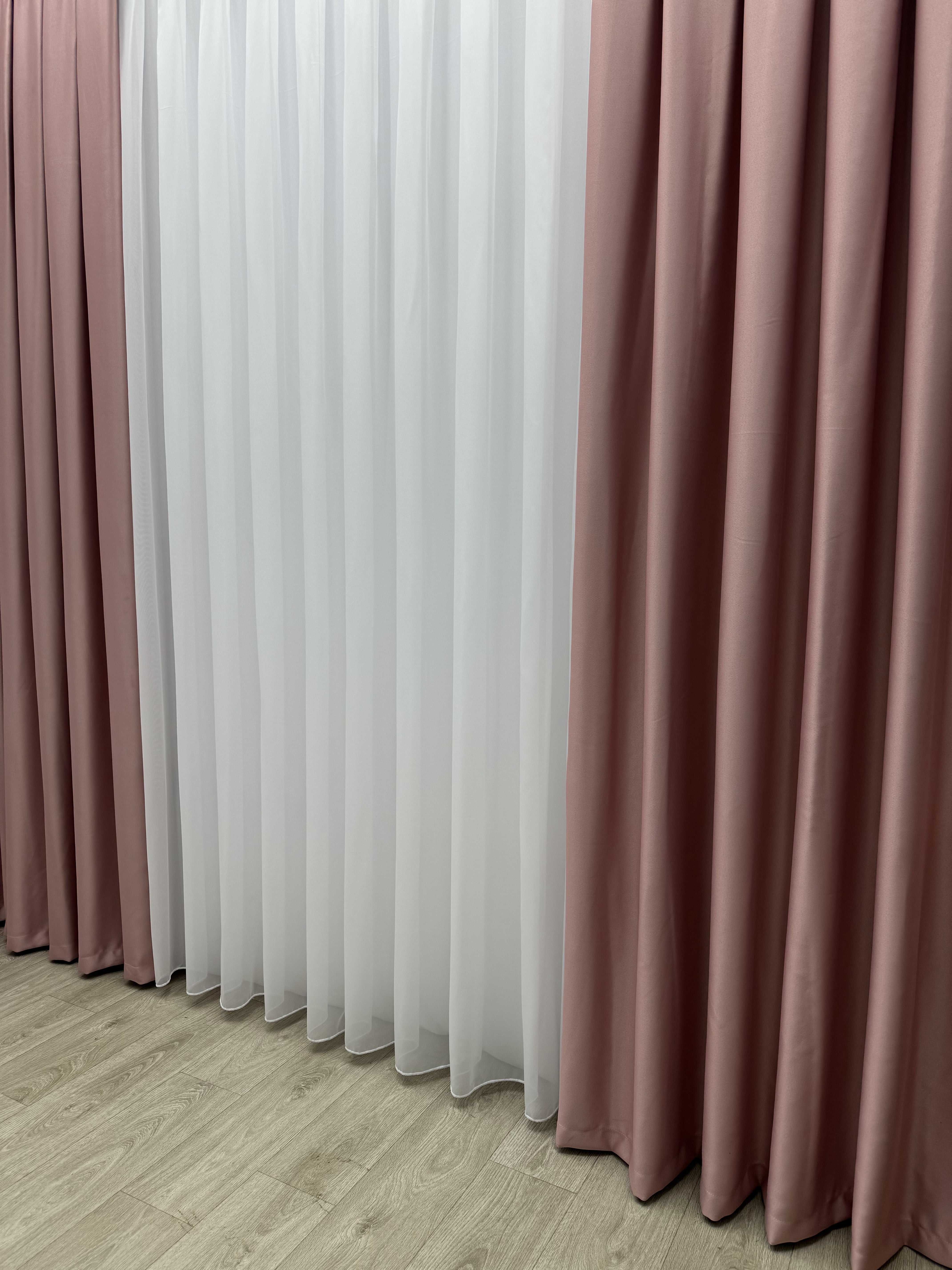 Monochrome "Blackout" curtain, soft pink color