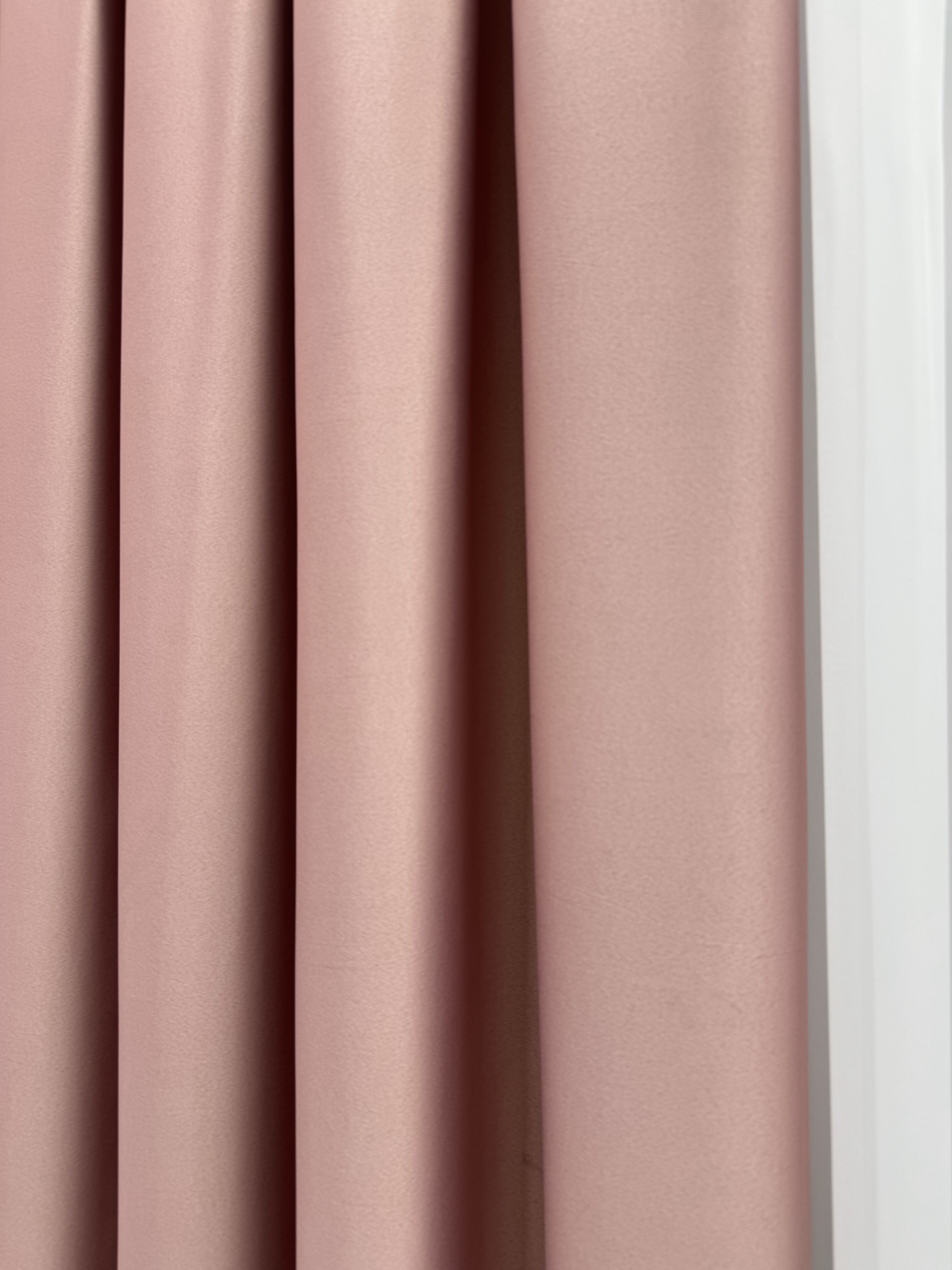 Monochrome "Blackout" curtain, soft pink color