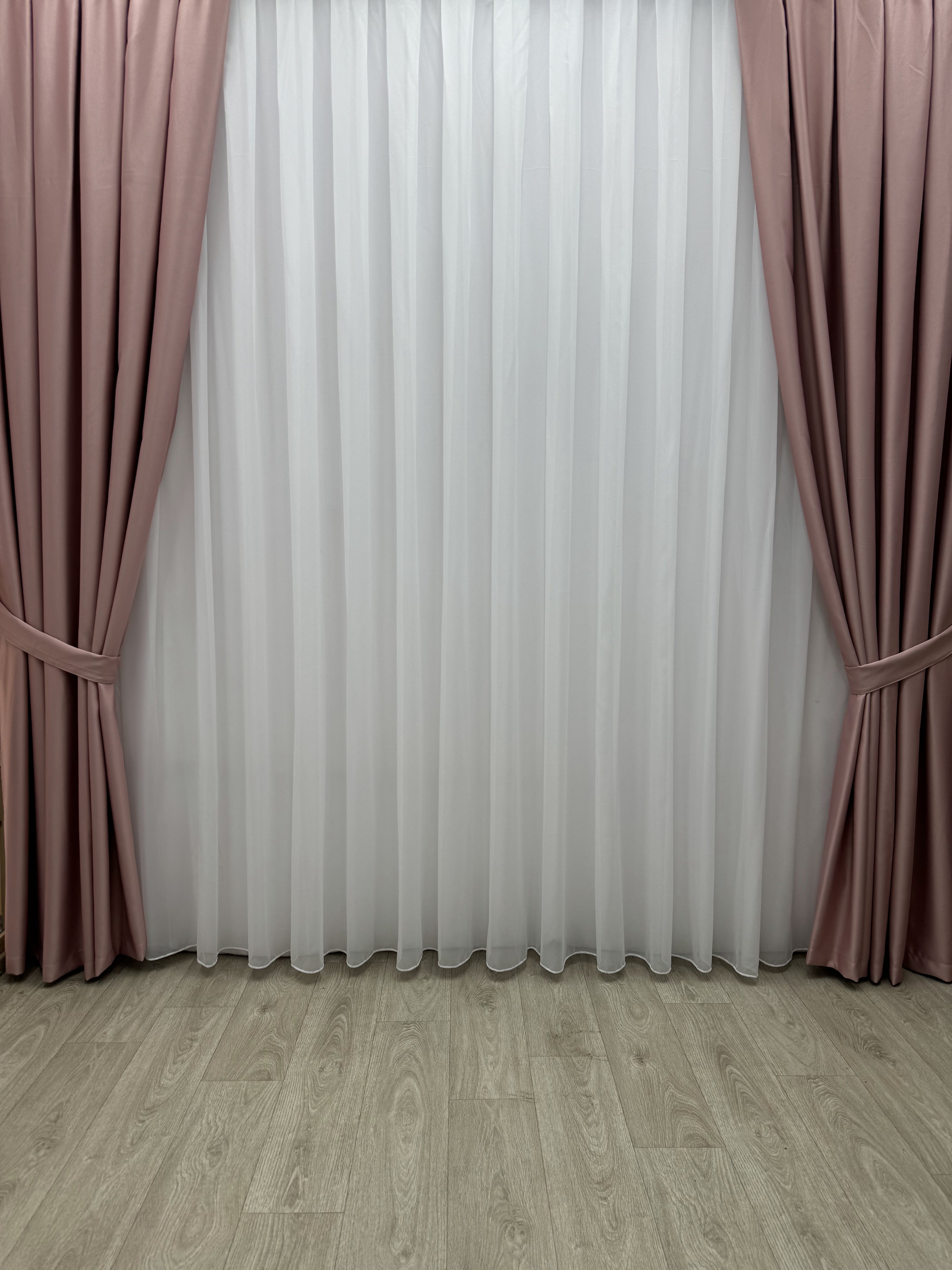Monochrome "Blackout" curtain, soft pink color