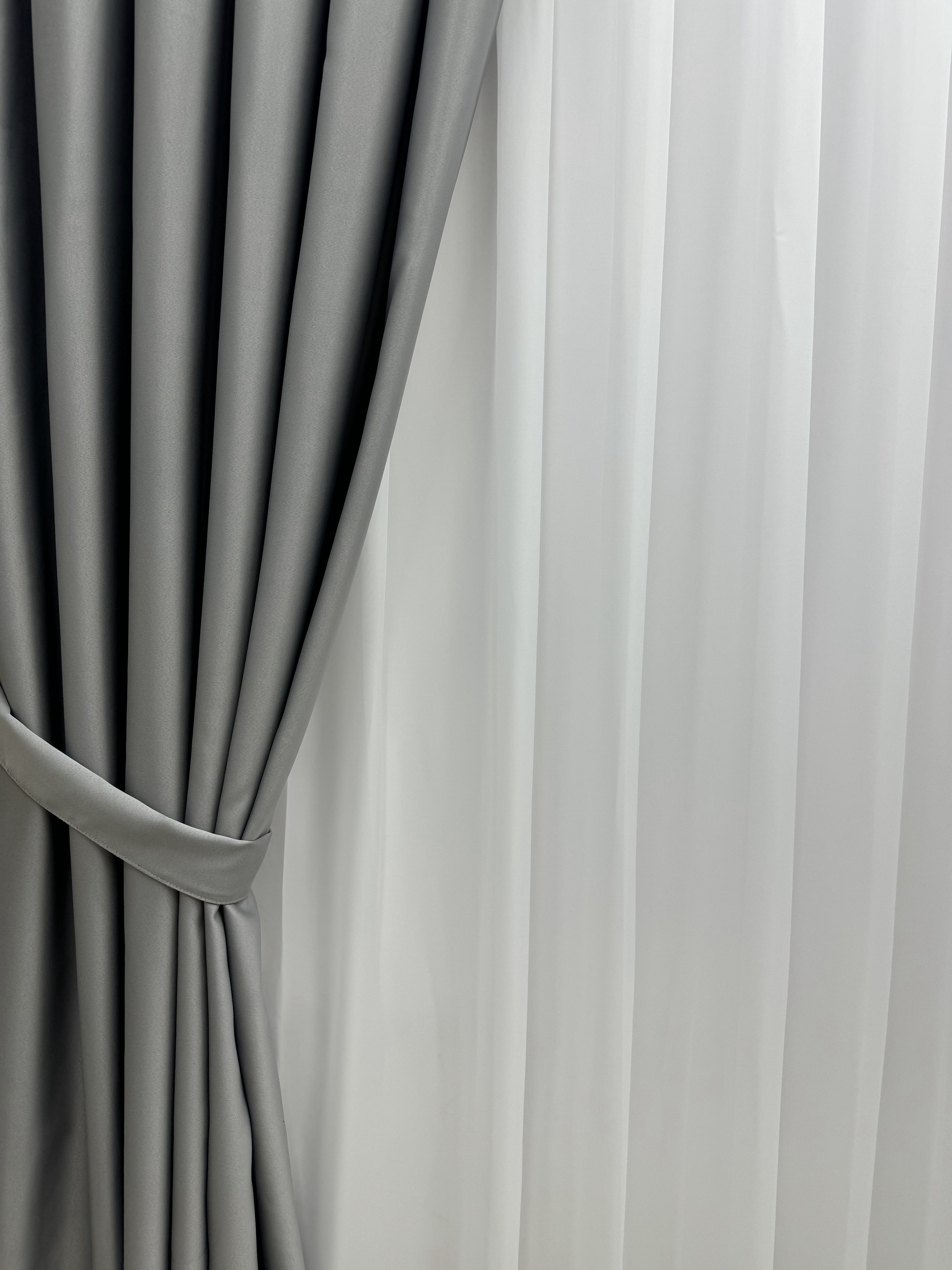 Monochrome "Blackout" curtain, gray color