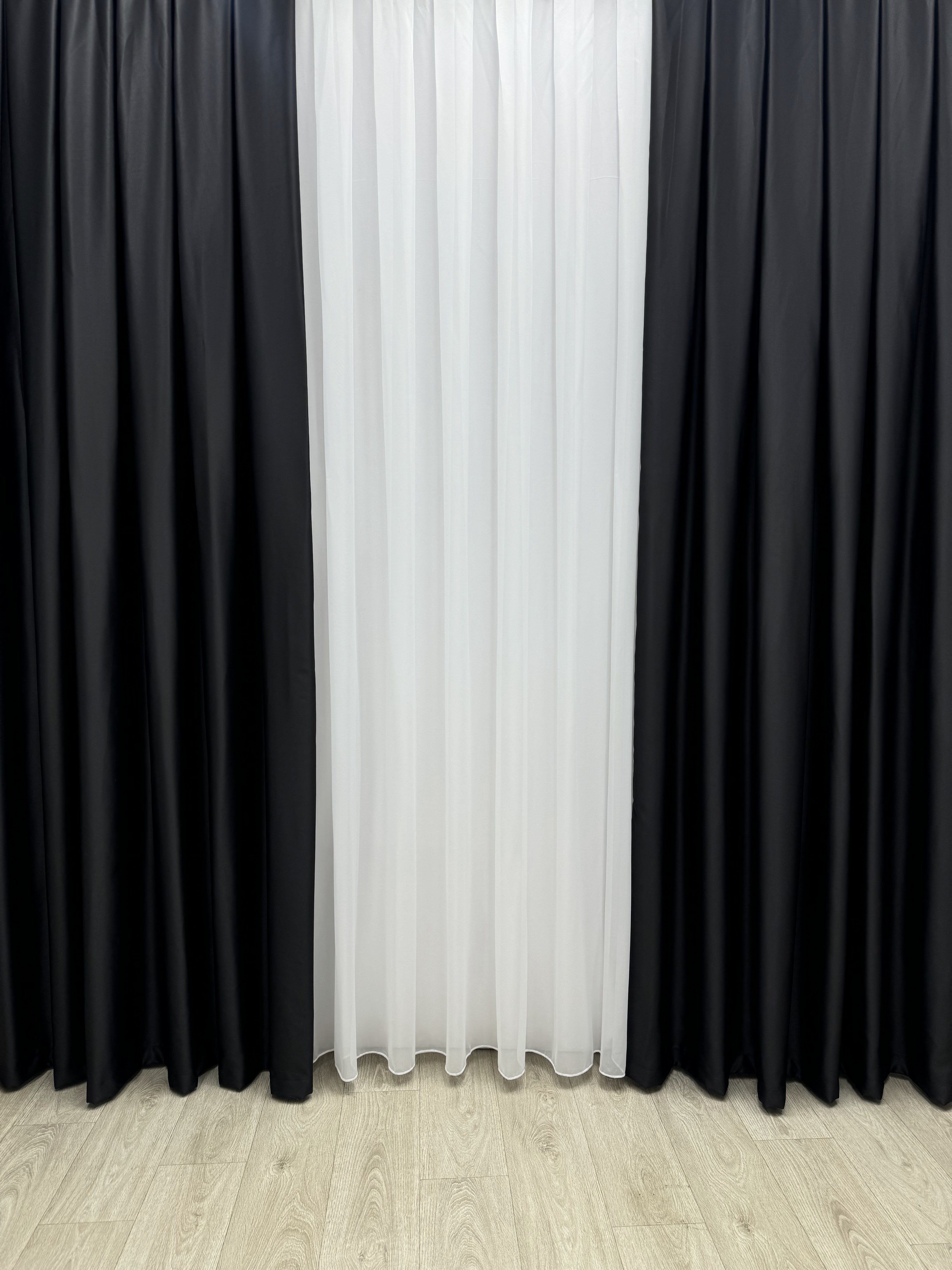 Monochrome "Blackout" curtain, black color