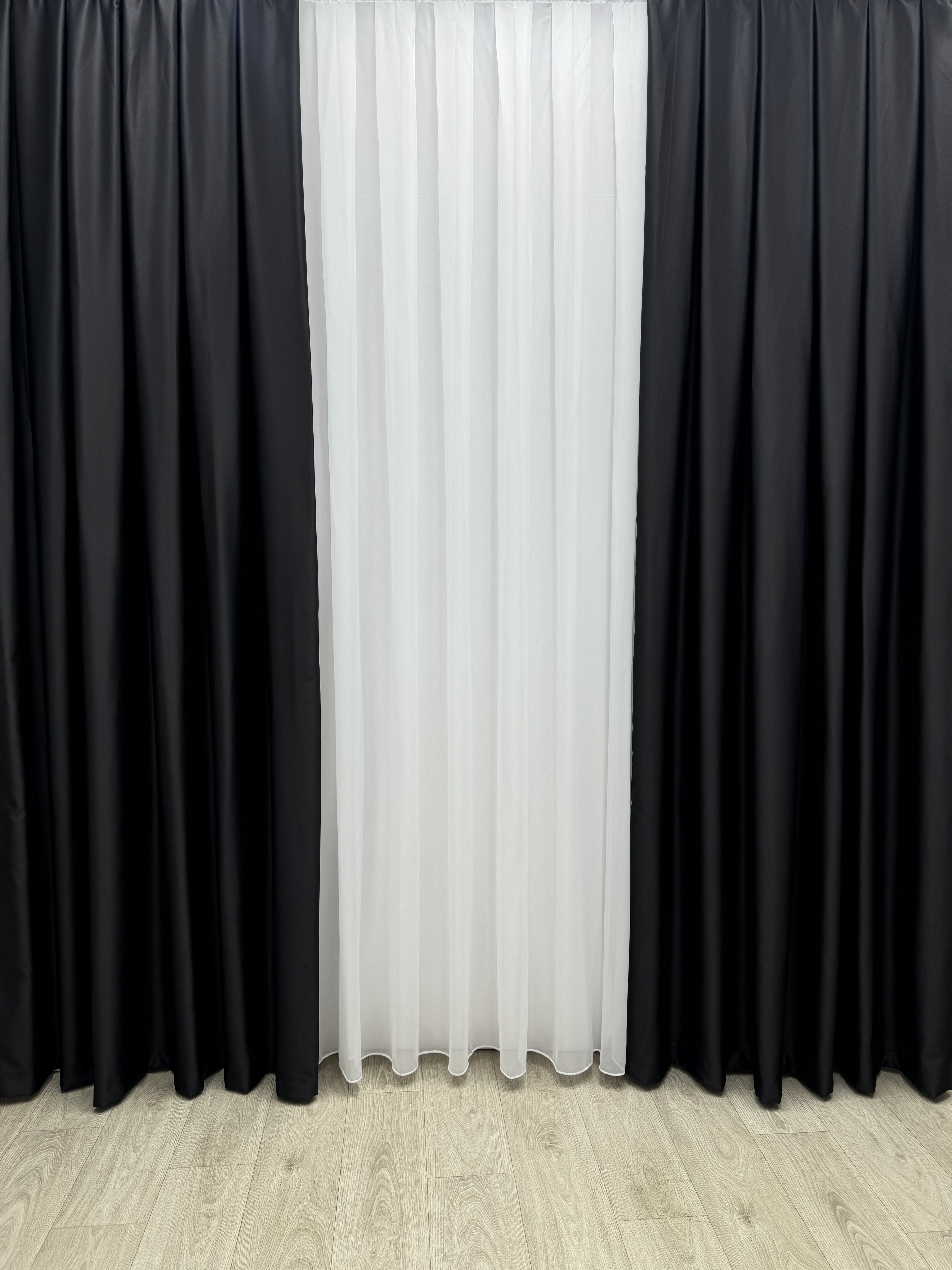 Monochrome "Blackout" curtain, black color