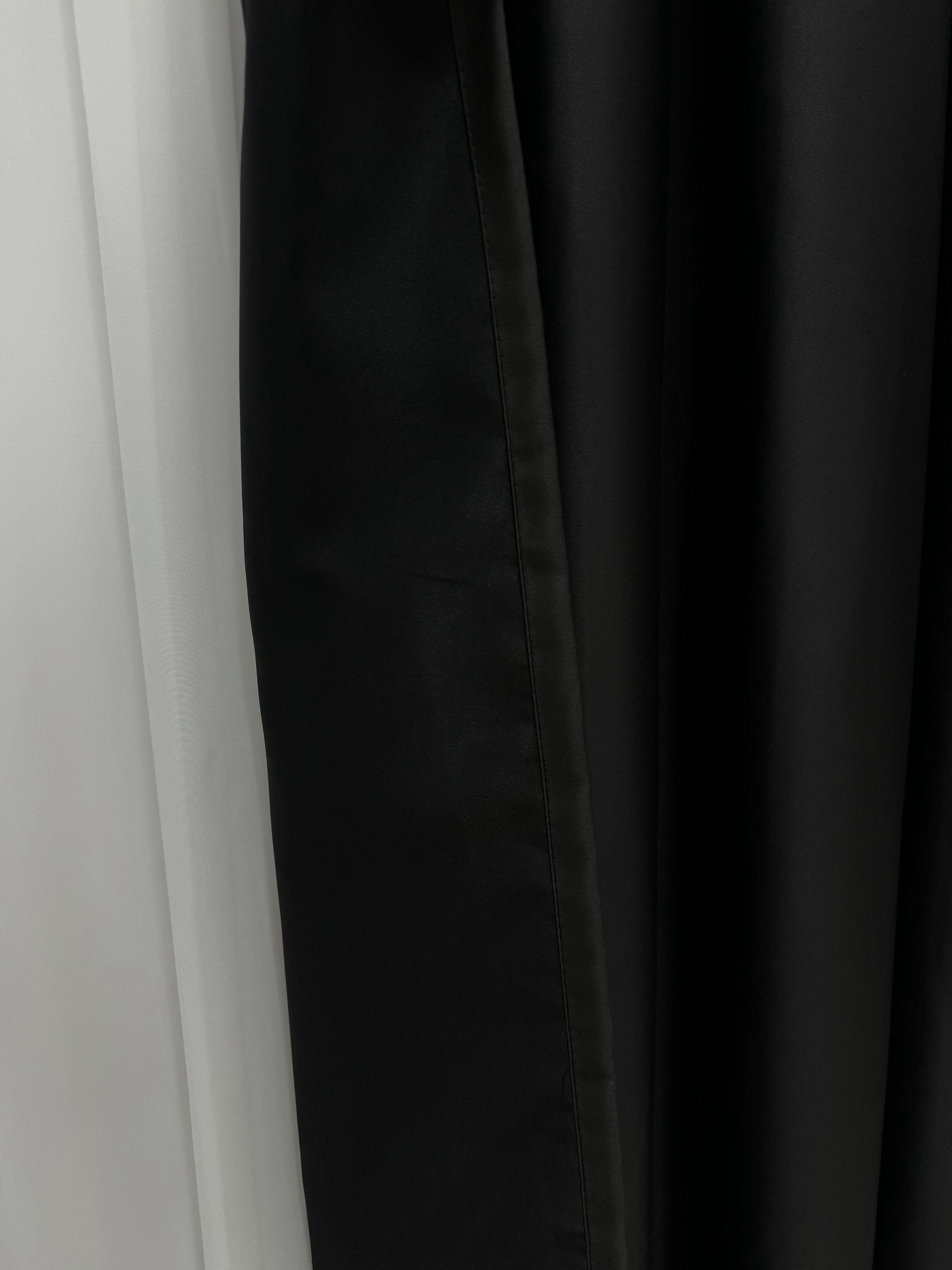 Monochrome "Blackout" curtain, black color