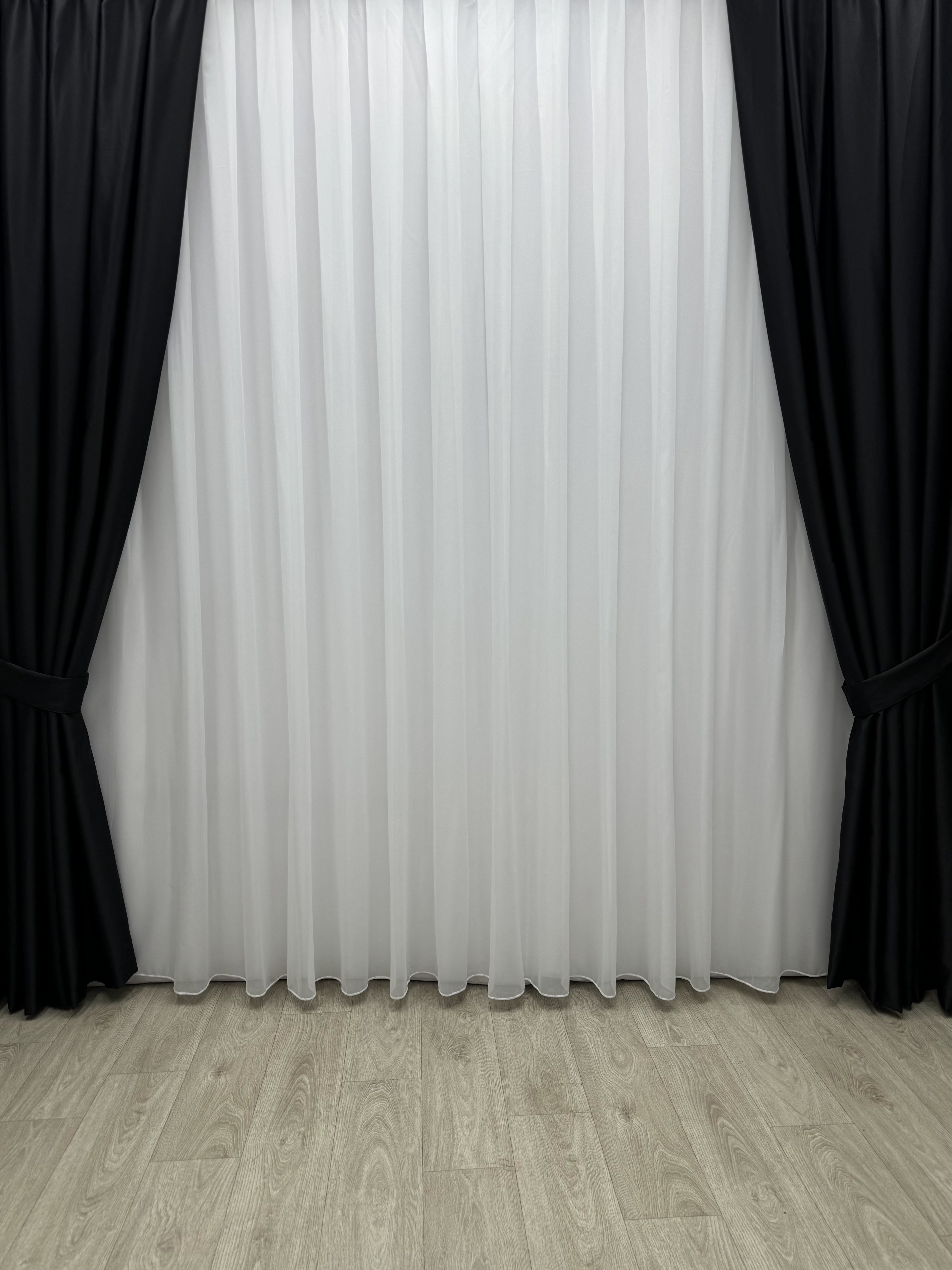 Monochrome "Blackout" curtain, black color