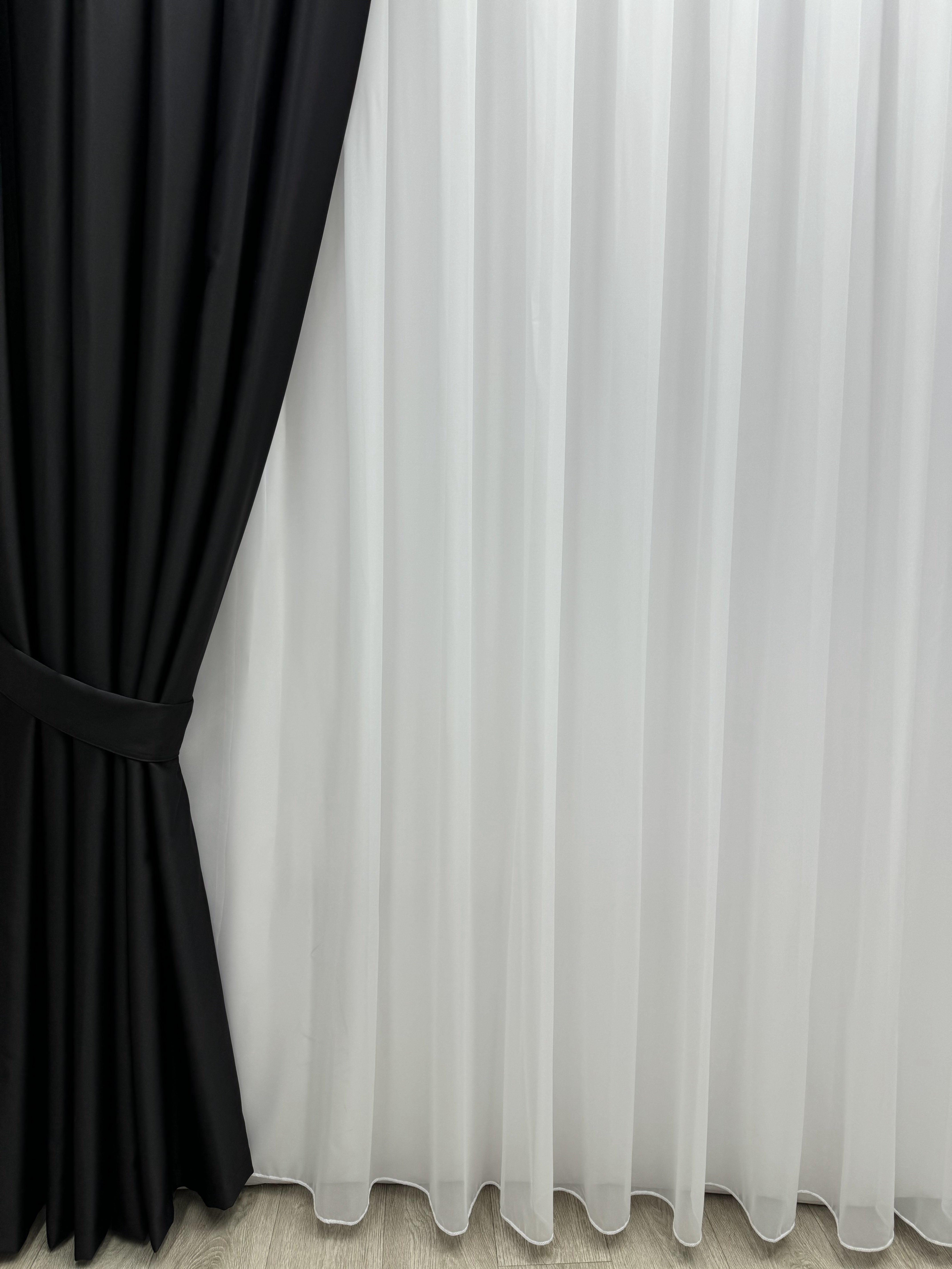 Monochrome "Blackout" curtain, black color