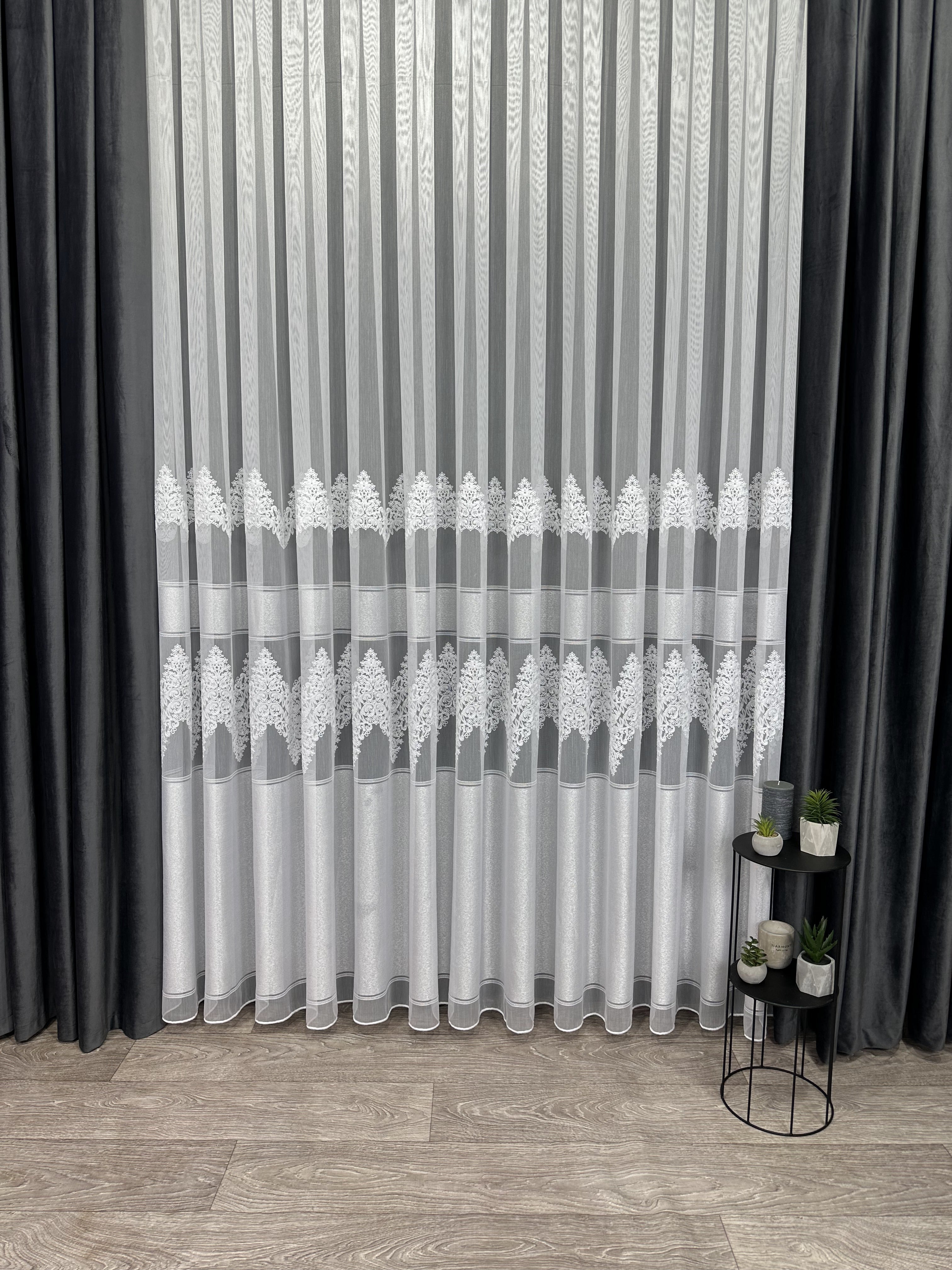 Bamboo-based tulle with chenille embroidery, white color