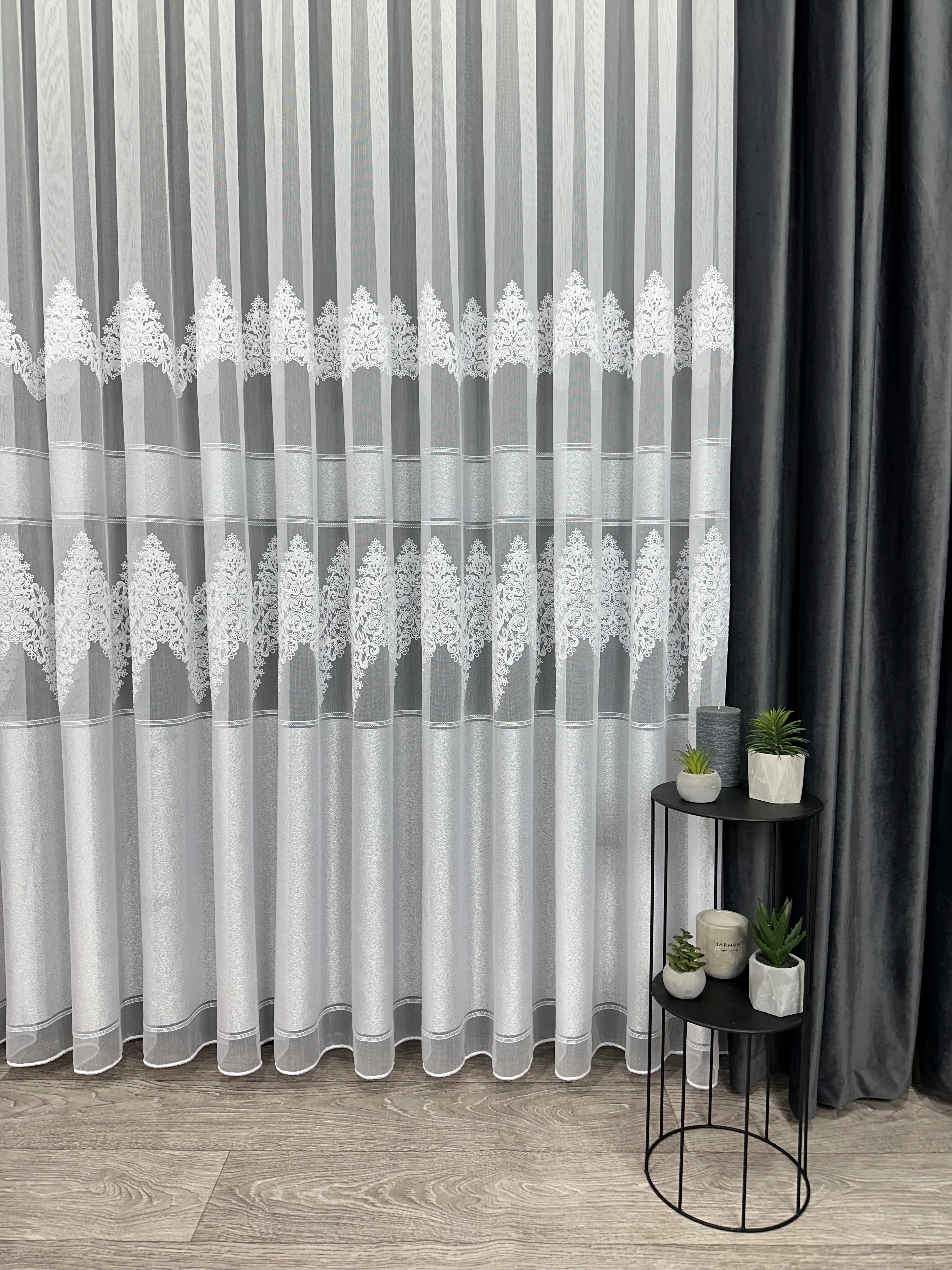 Bamboo-based tulle with chenille embroidery, white color