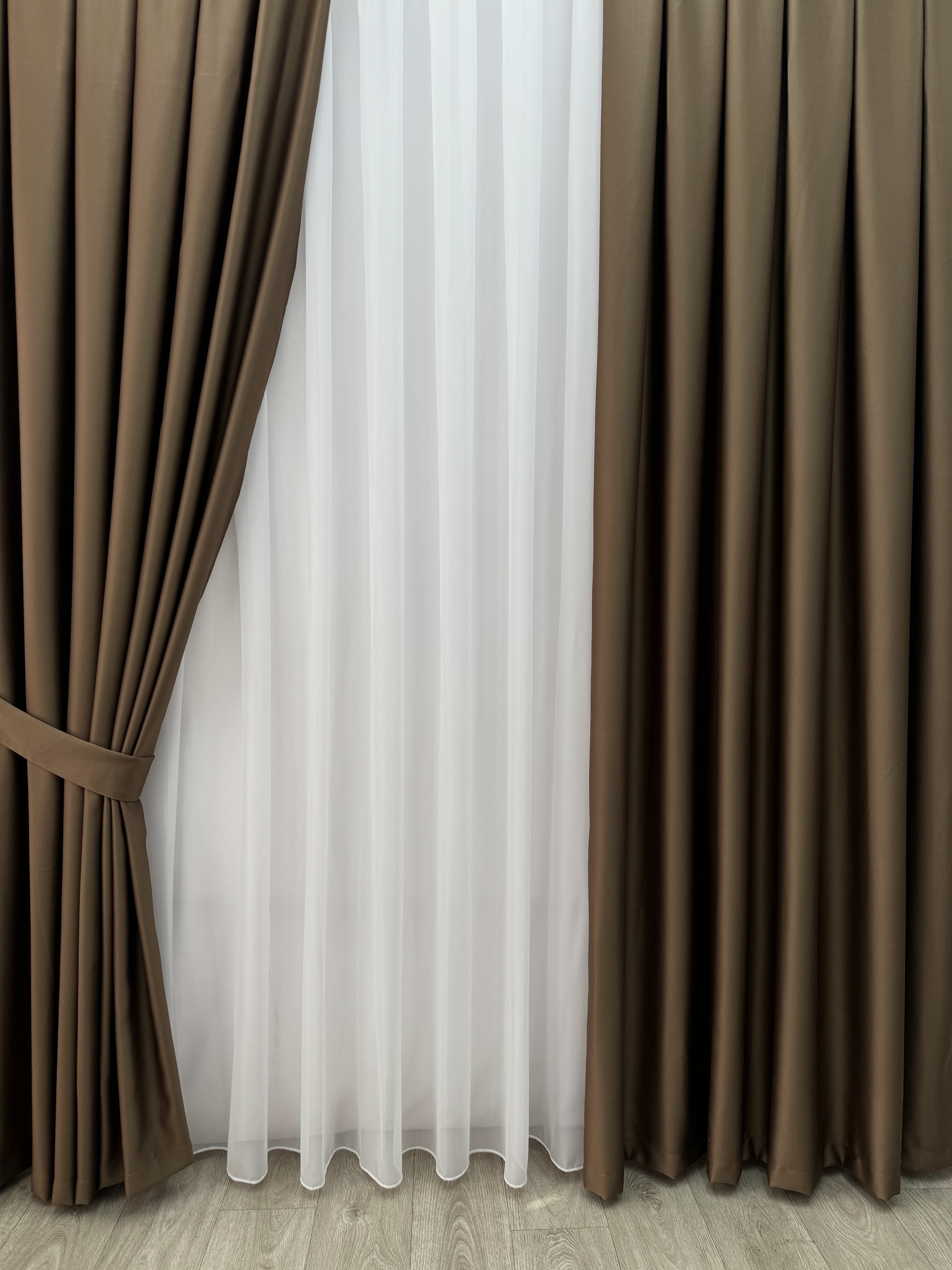 Monochrome "Blackout" curtain, brown color