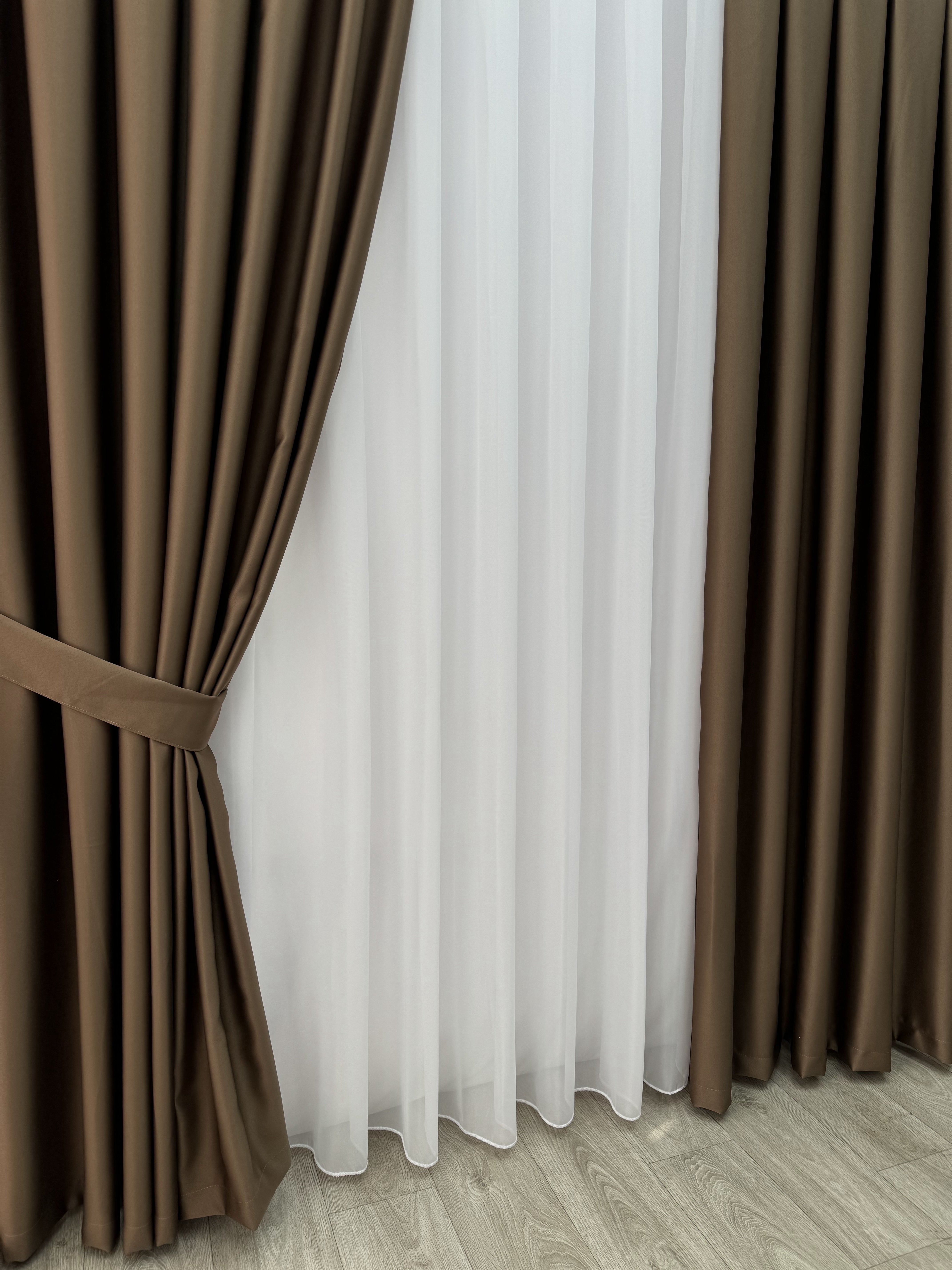 Monochrome "Blackout" curtain, brown color
