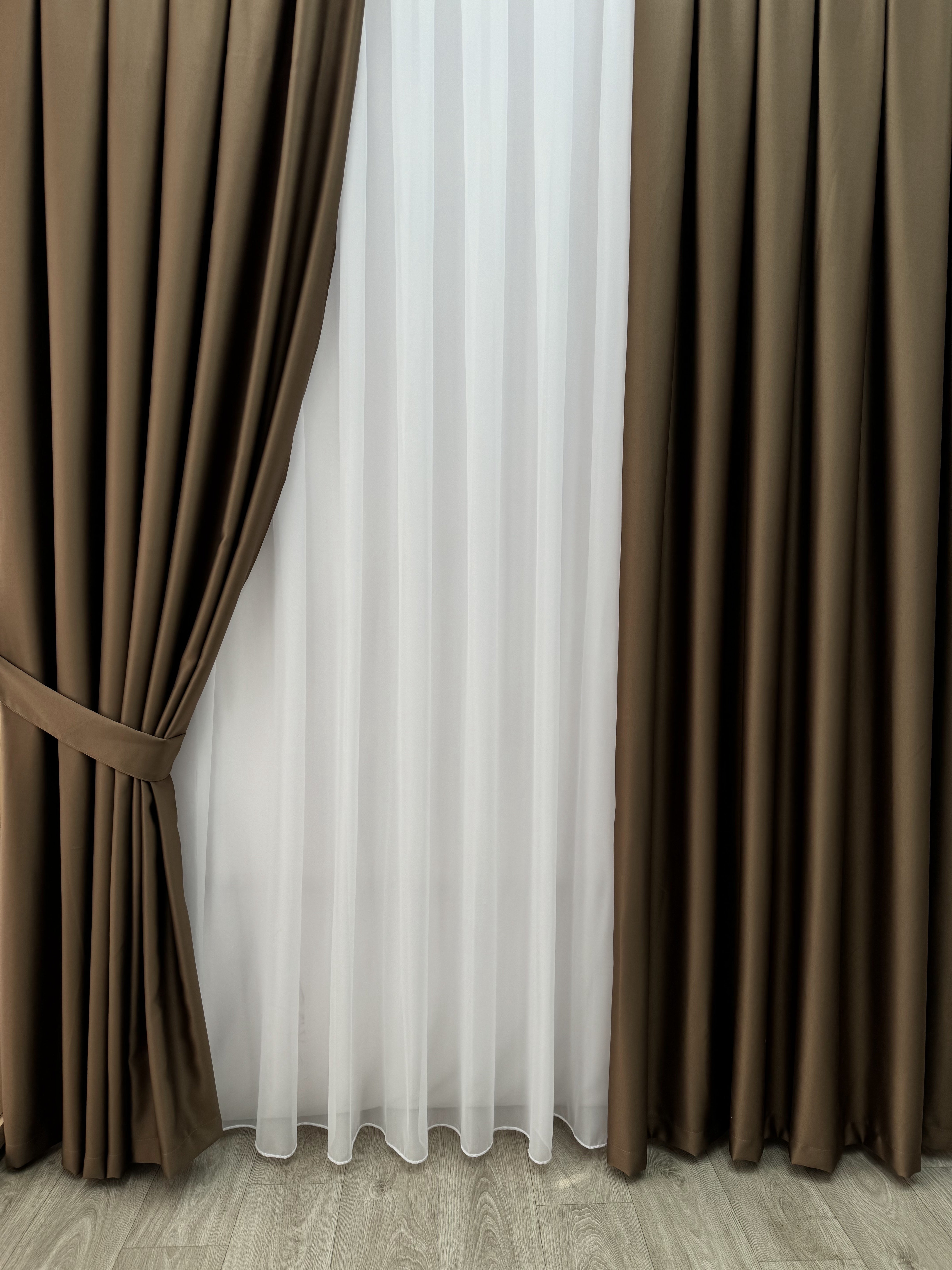 Monochrome "Blackout" curtain, brown color