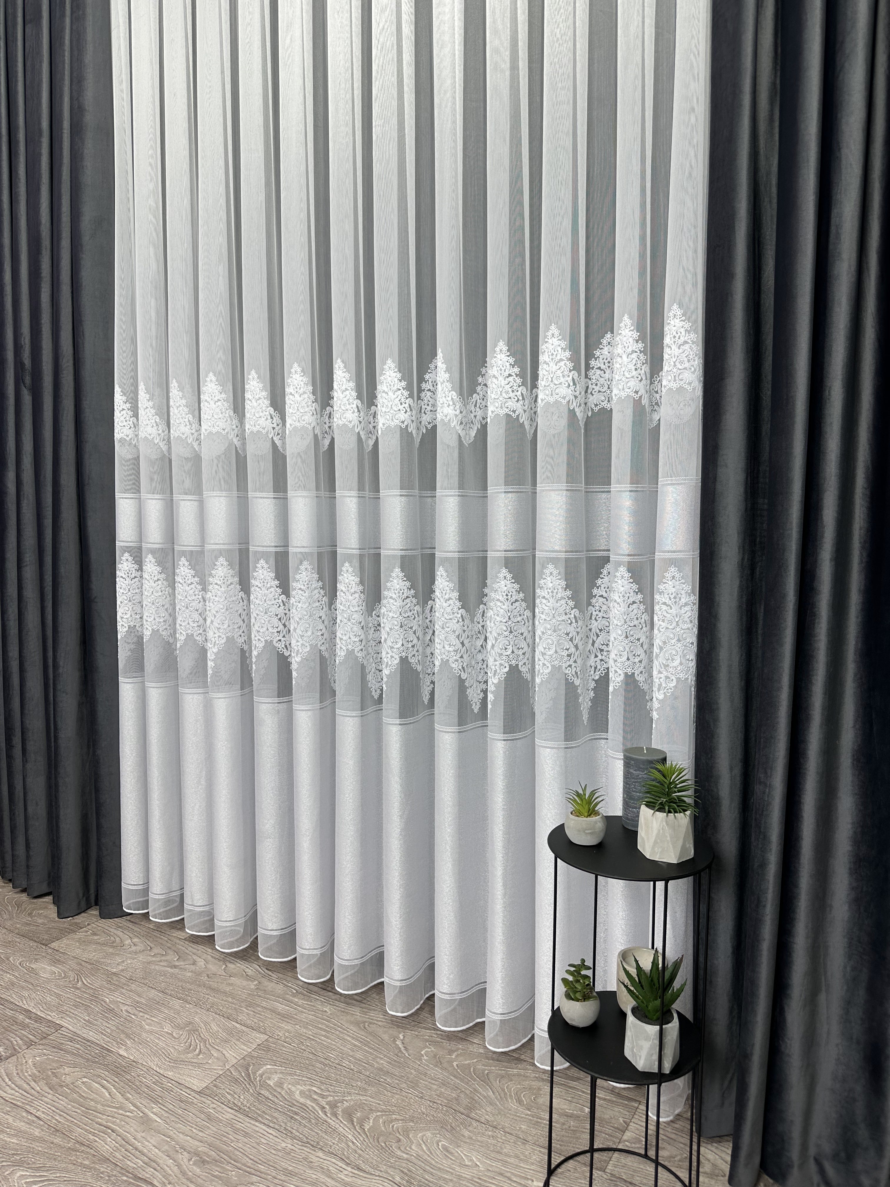 Bamboo-based tulle with chenille embroidery, white color