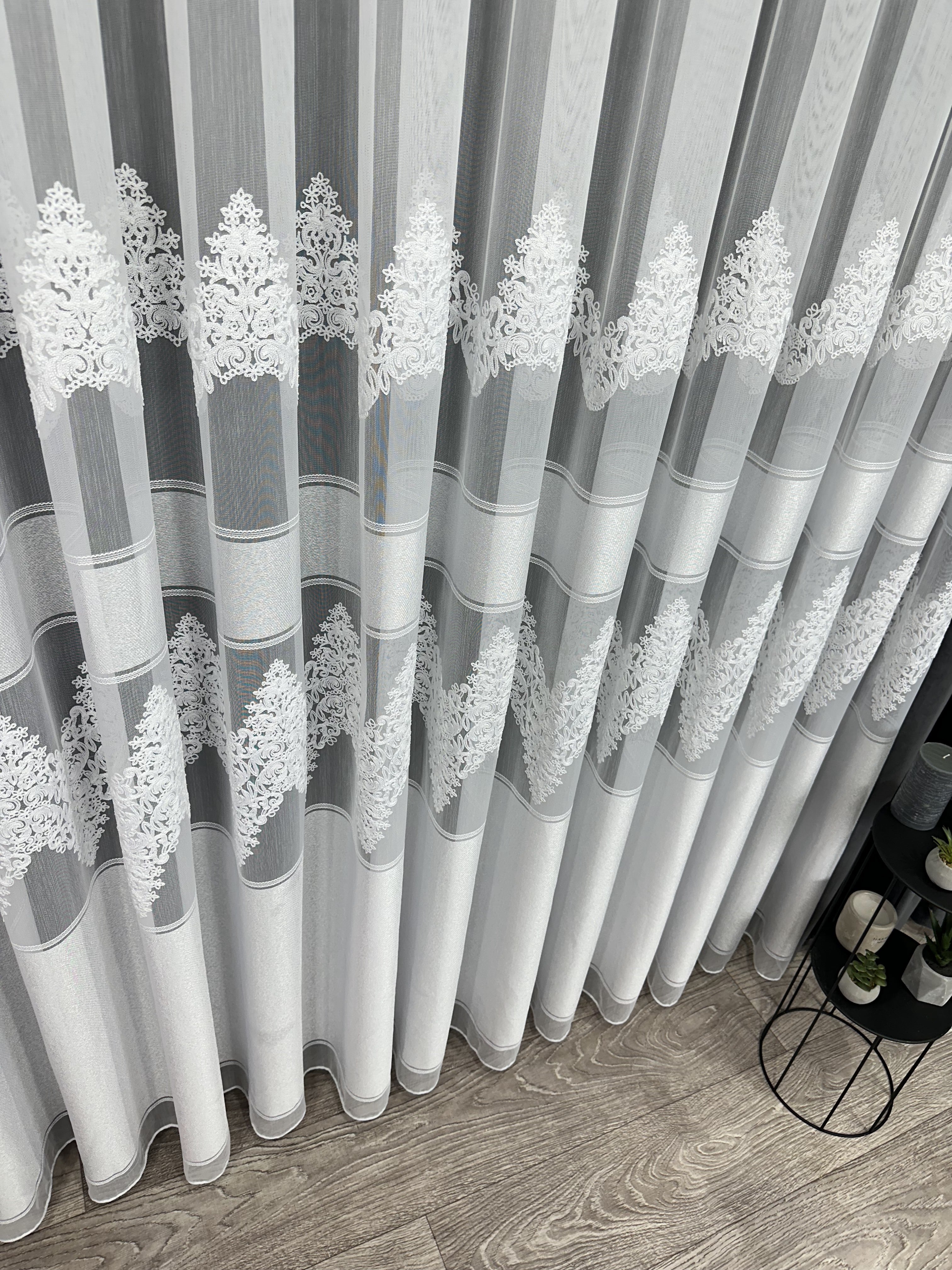 Bamboo-based tulle with chenille embroidery, white color