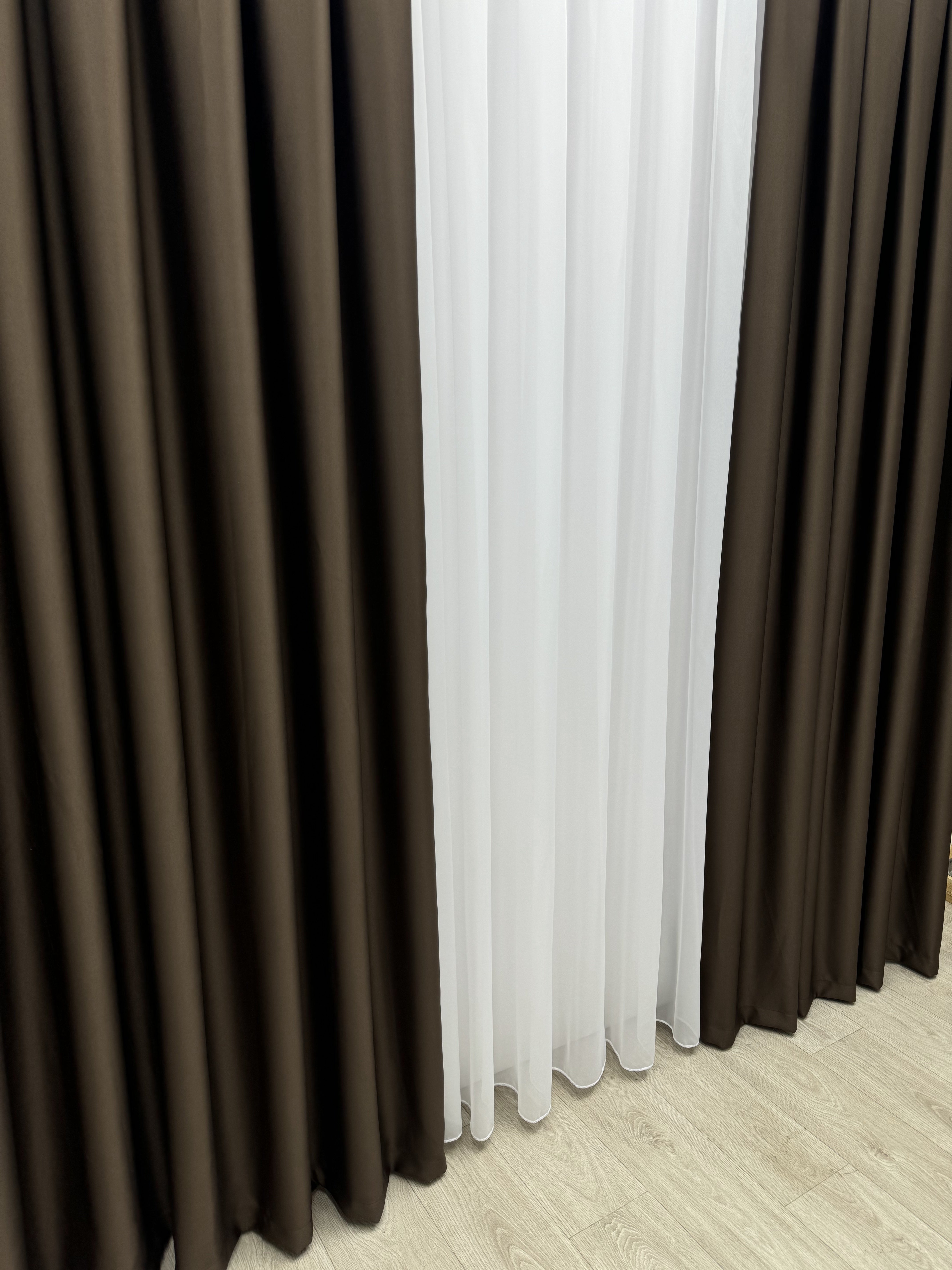 Monochrome "Blackout" curtain, dark brown color