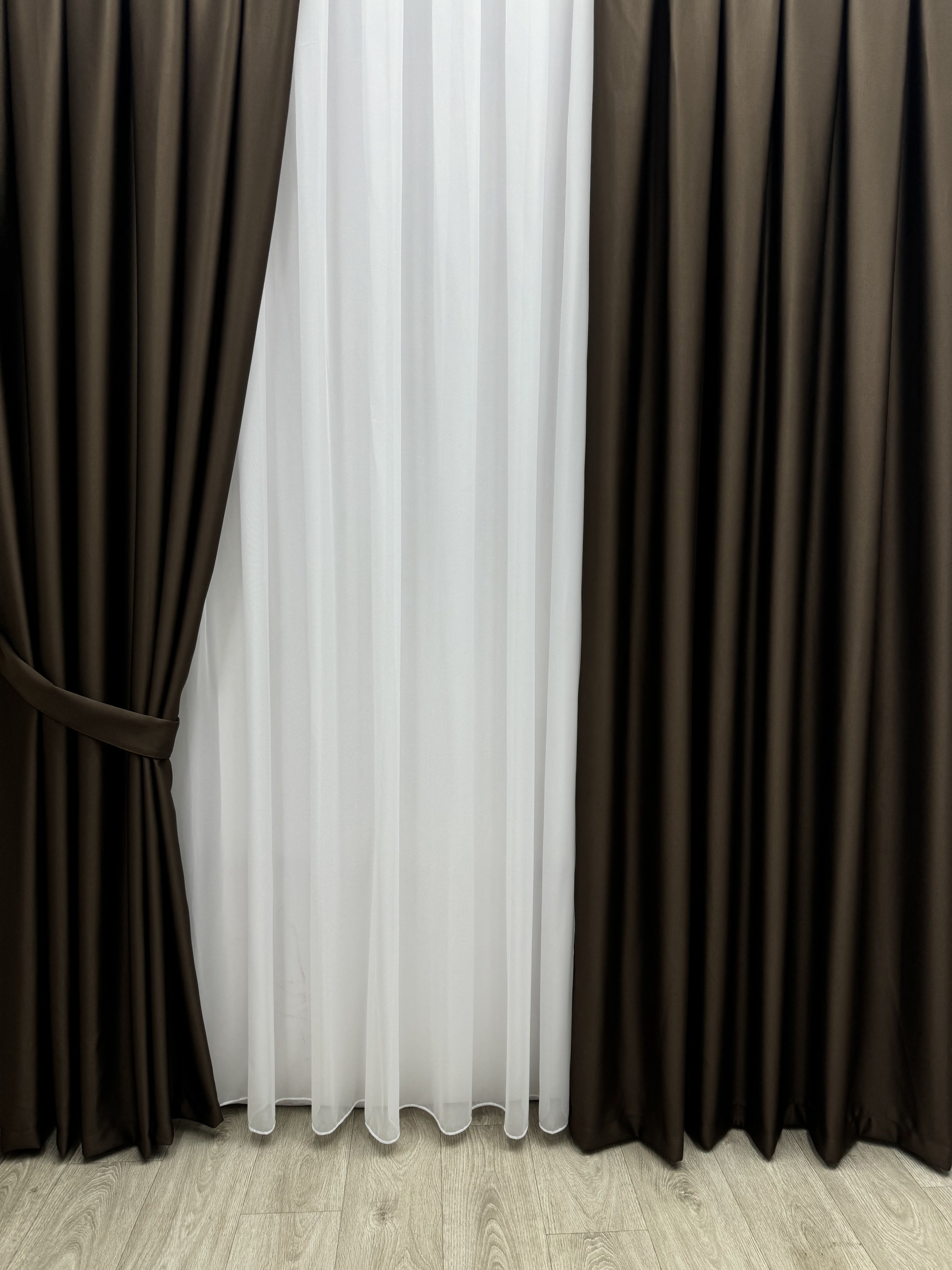 Monochrome "Blackout" curtain, dark brown color