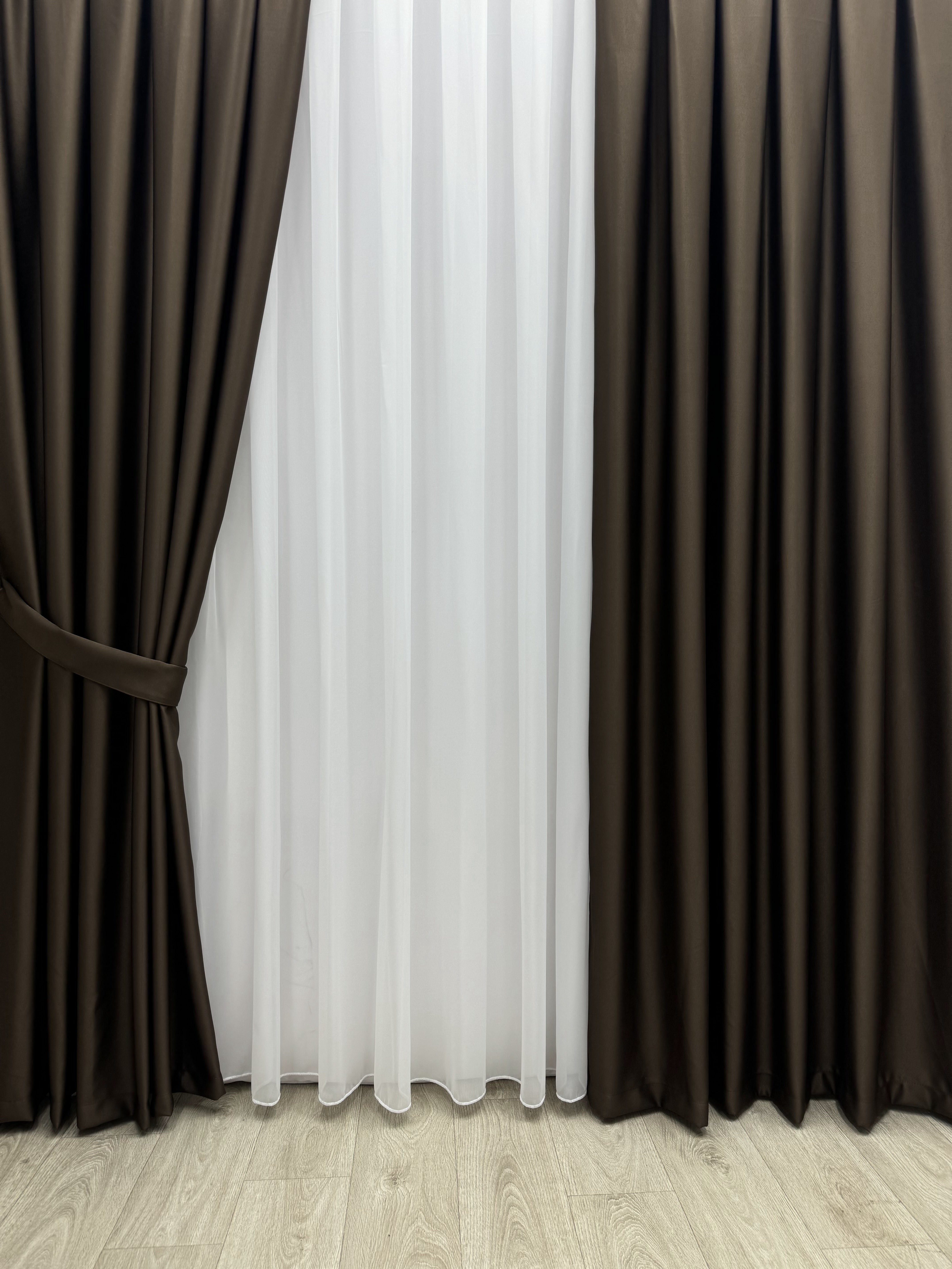 Monochrome "Blackout" curtain, dark brown color