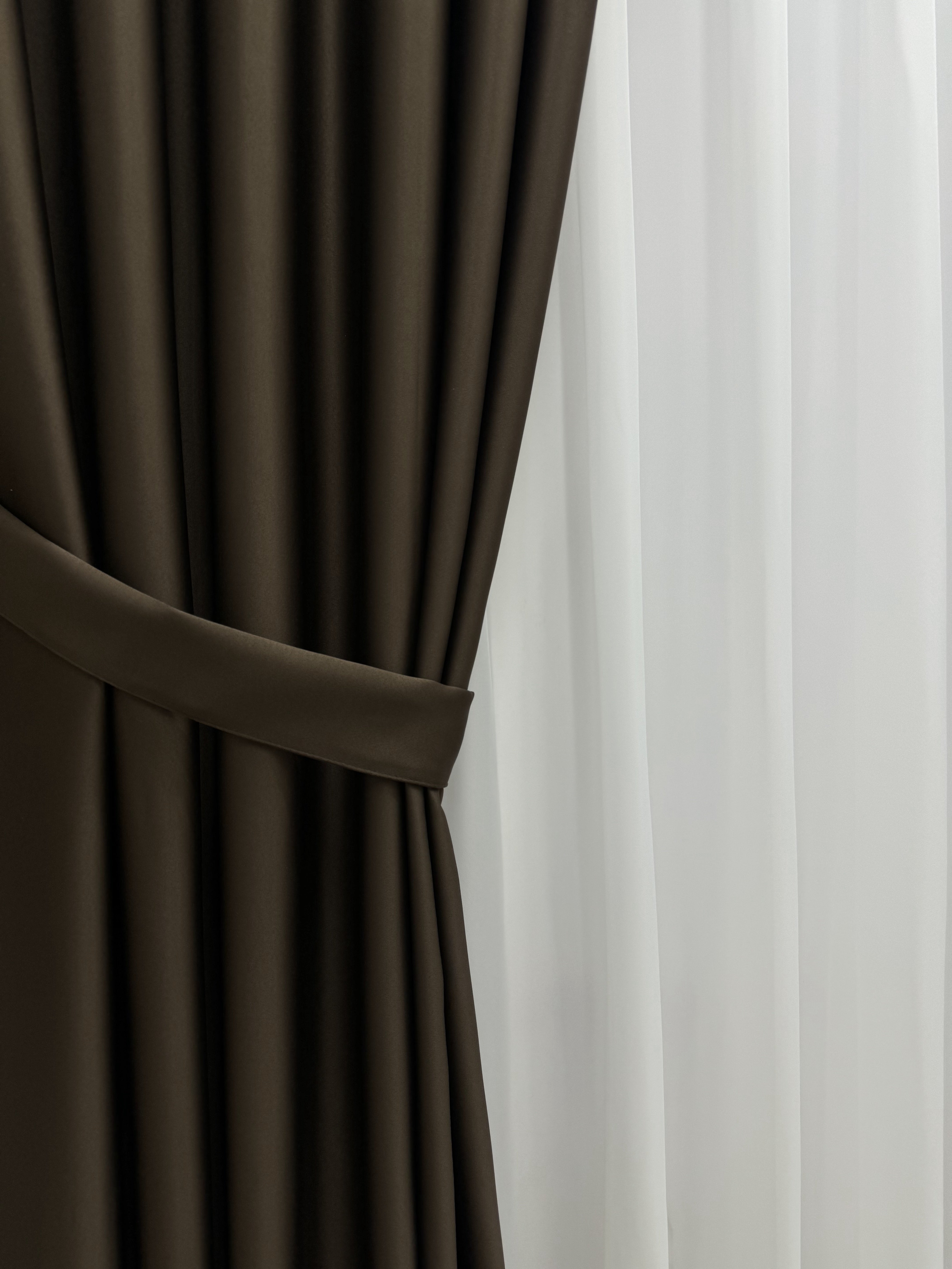 Monochrome "Blackout" curtain, dark brown color