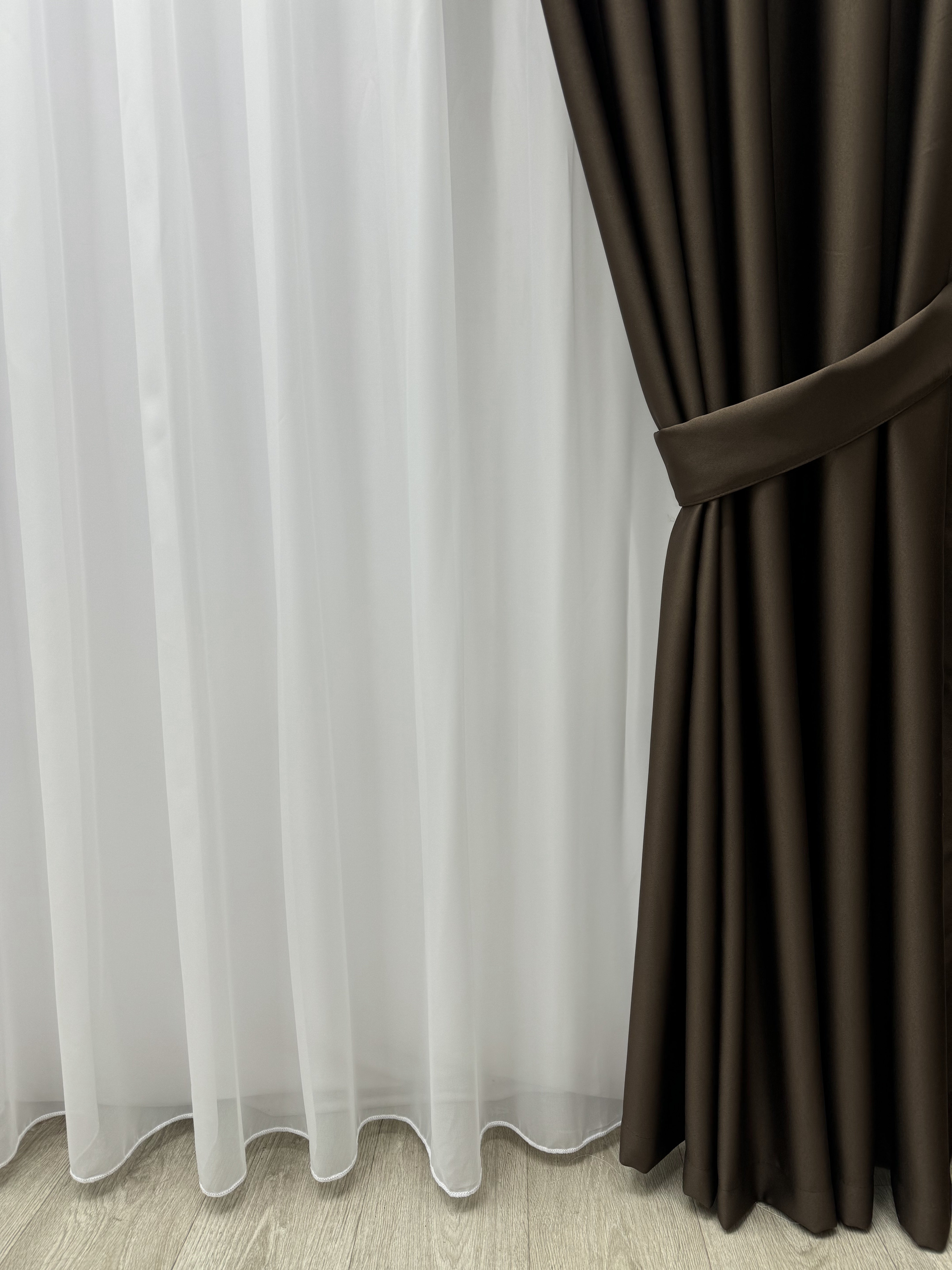 Monochrome "Blackout" curtain, dark brown color