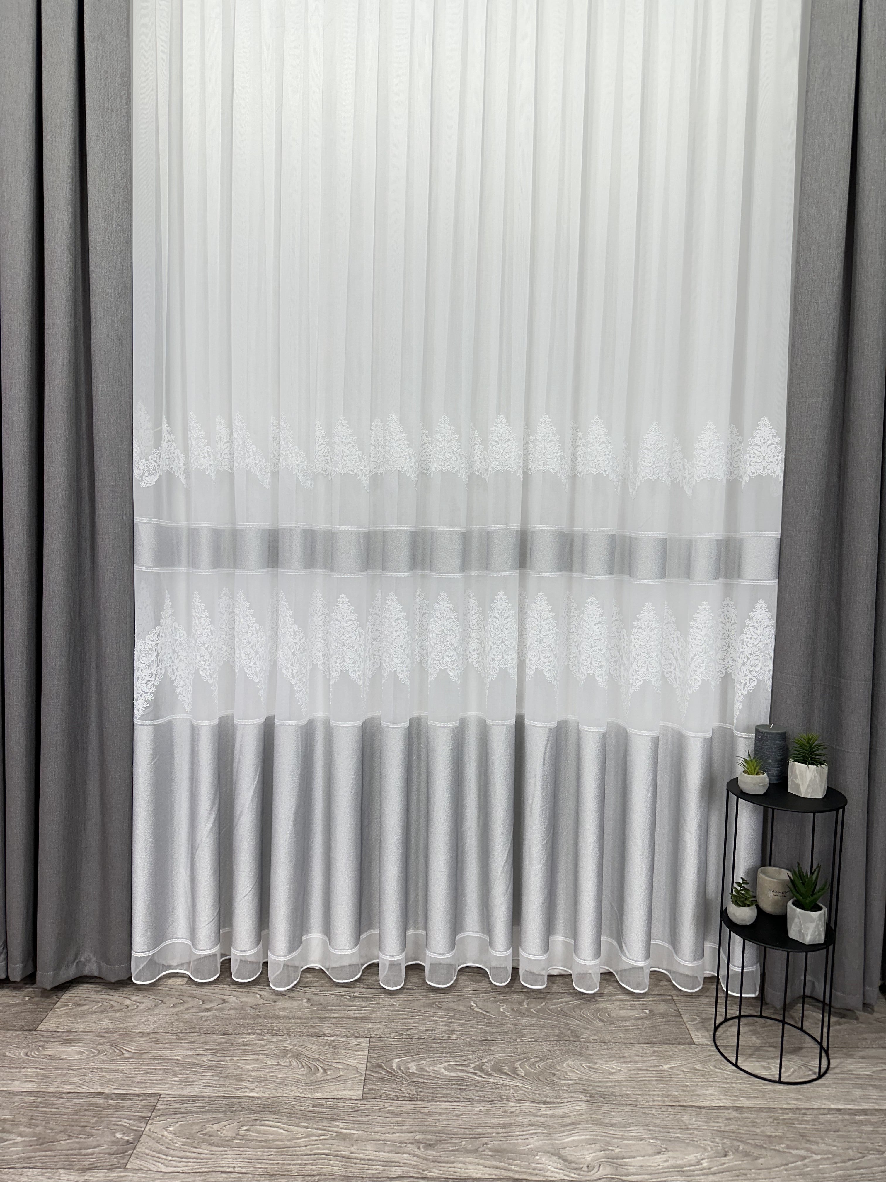 Bamboo-based tulle with chenille embroidery, light gray color