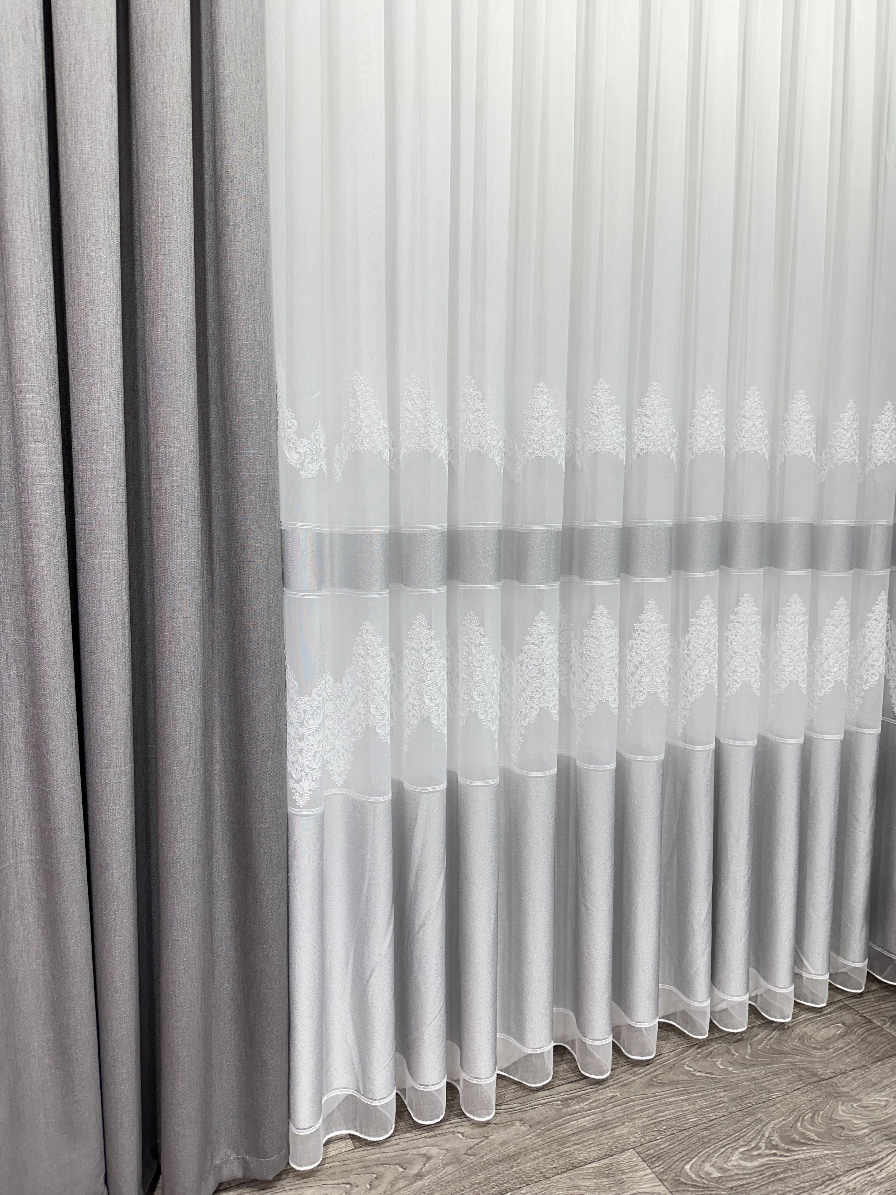 Bamboo-based tulle with chenille embroidery, light gray color