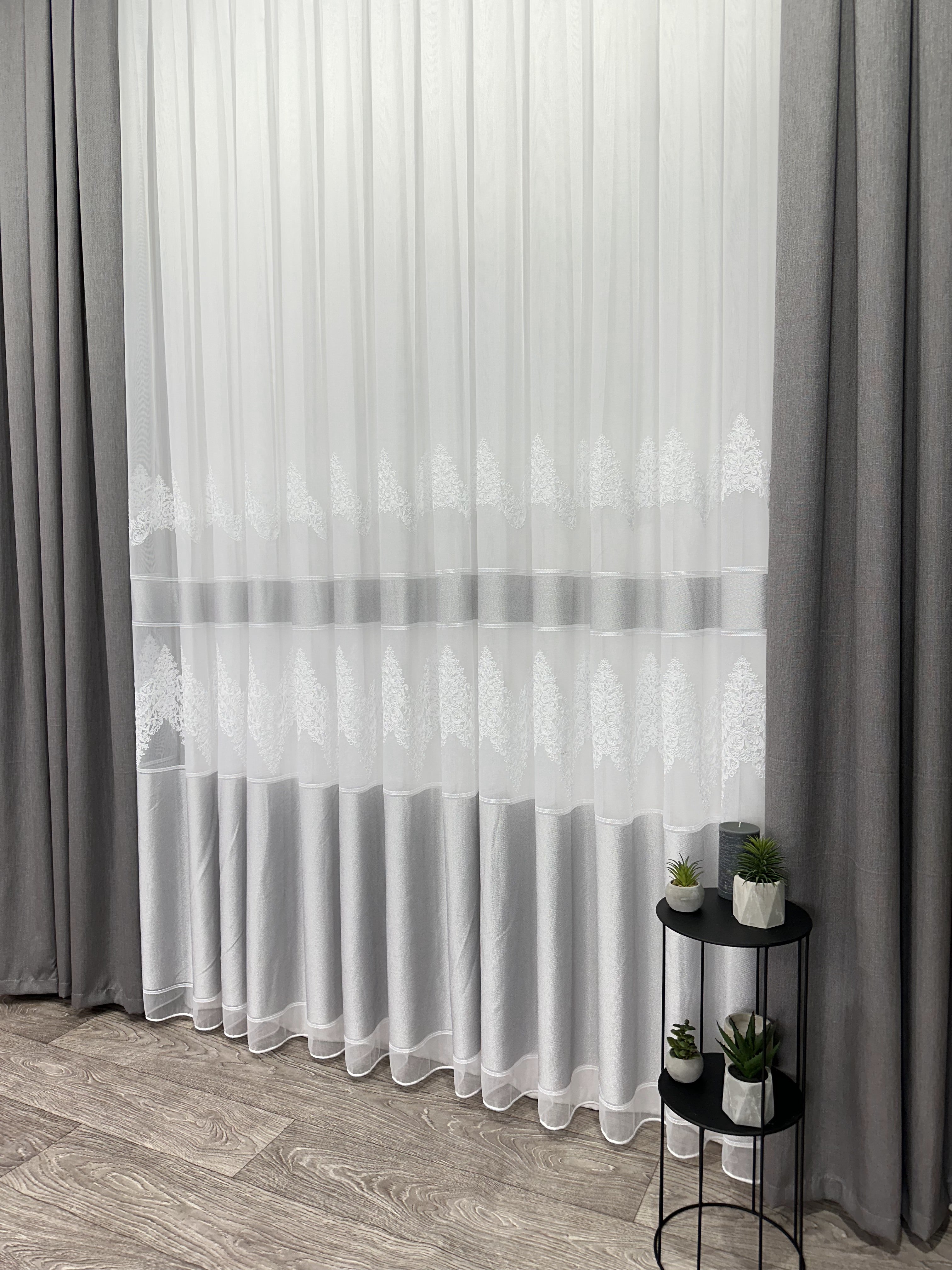 Bamboo-based tulle with chenille embroidery, light gray color