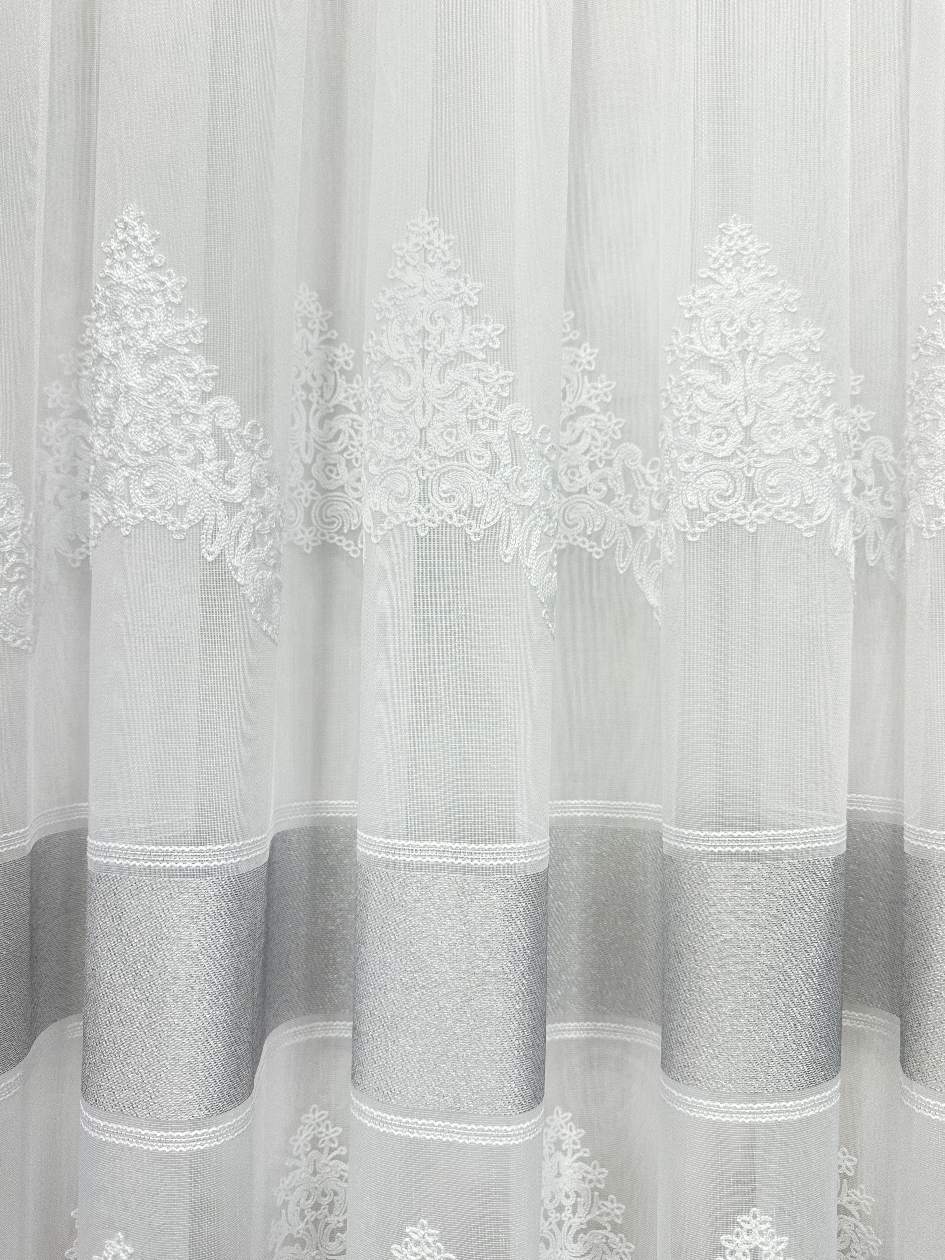 Bamboo-based tulle with chenille embroidery, light gray color