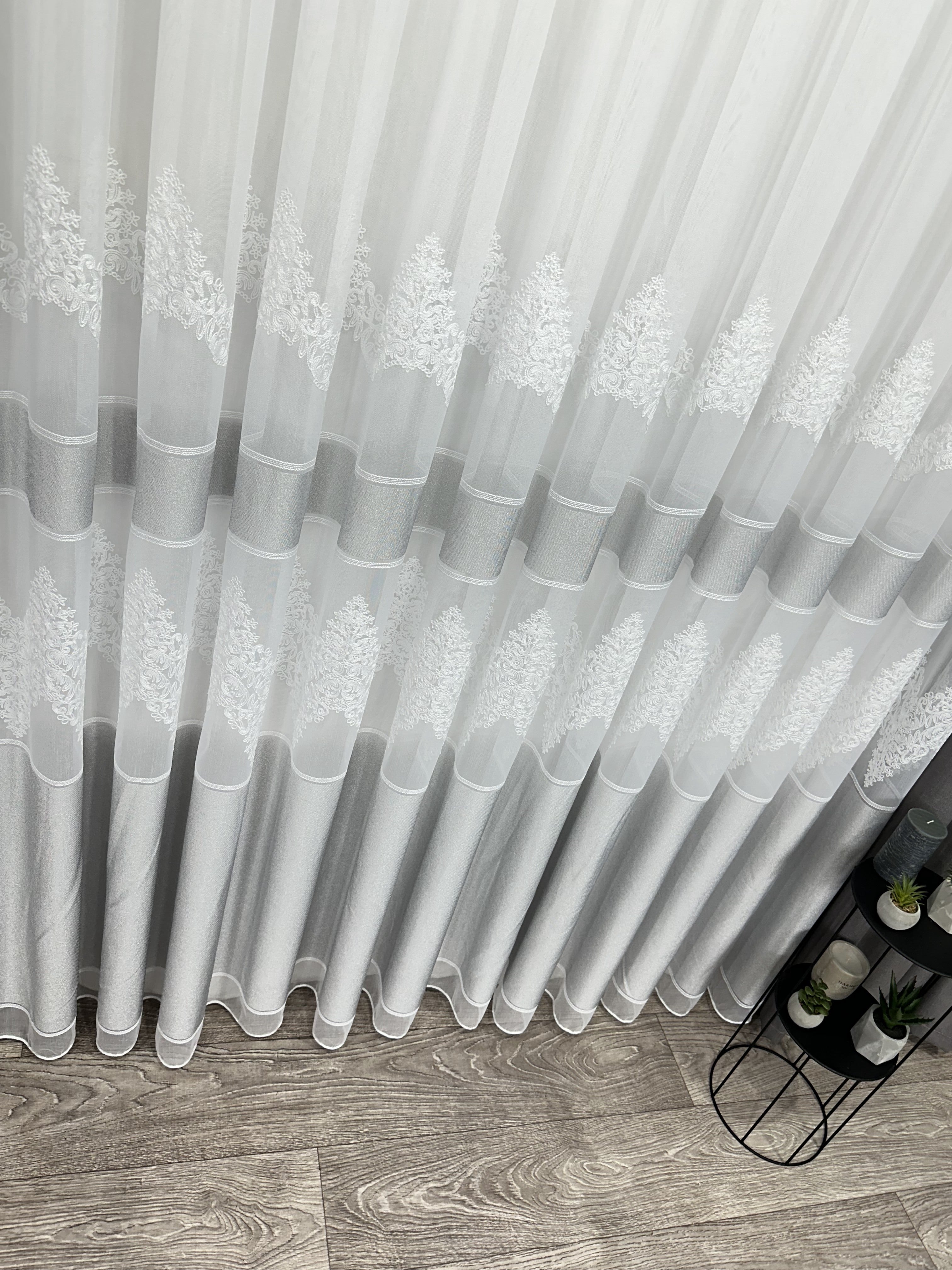 Bamboo-based tulle with chenille embroidery, light gray color