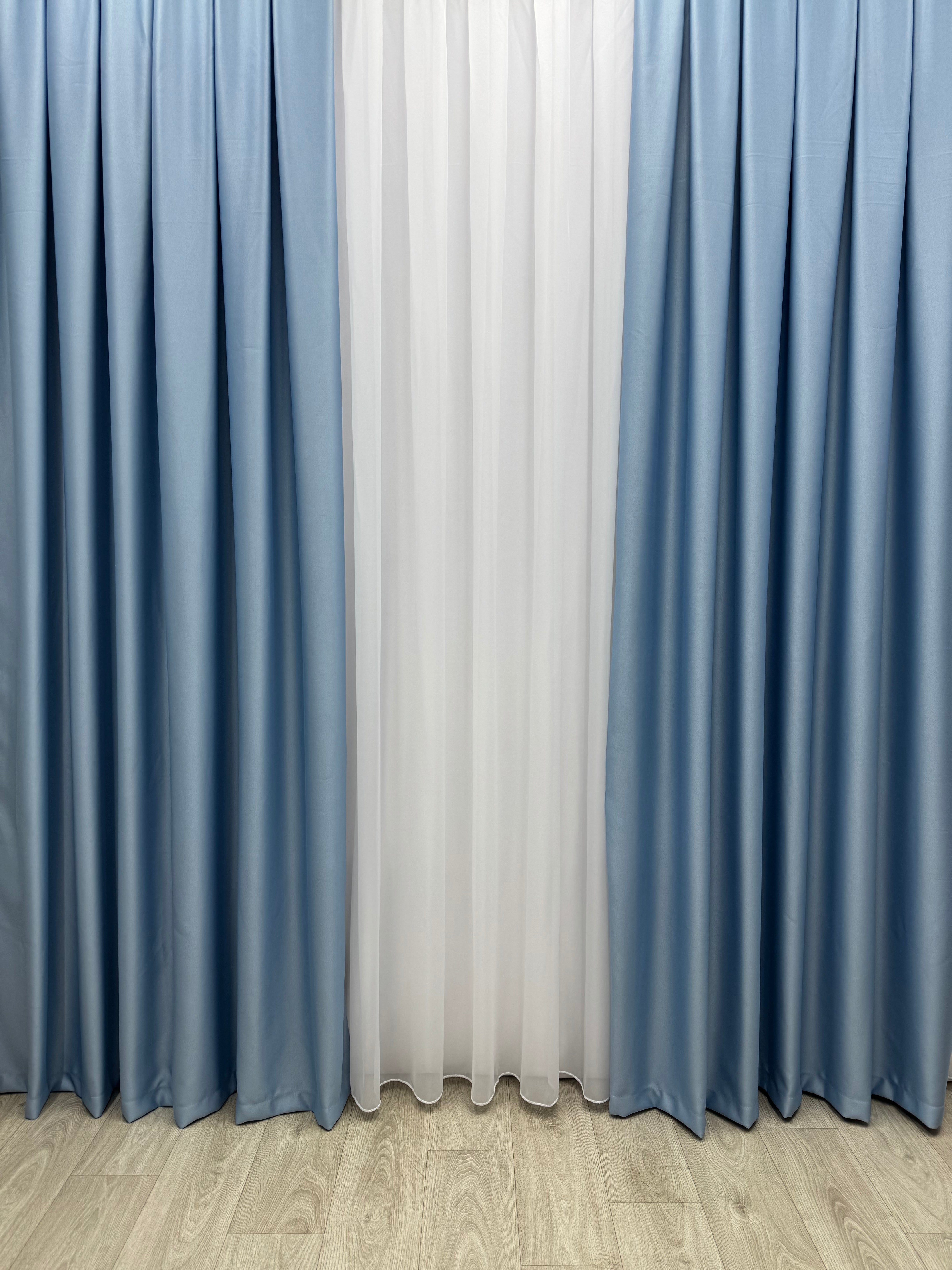 Monochrome "Blackout" curtain, light blue color