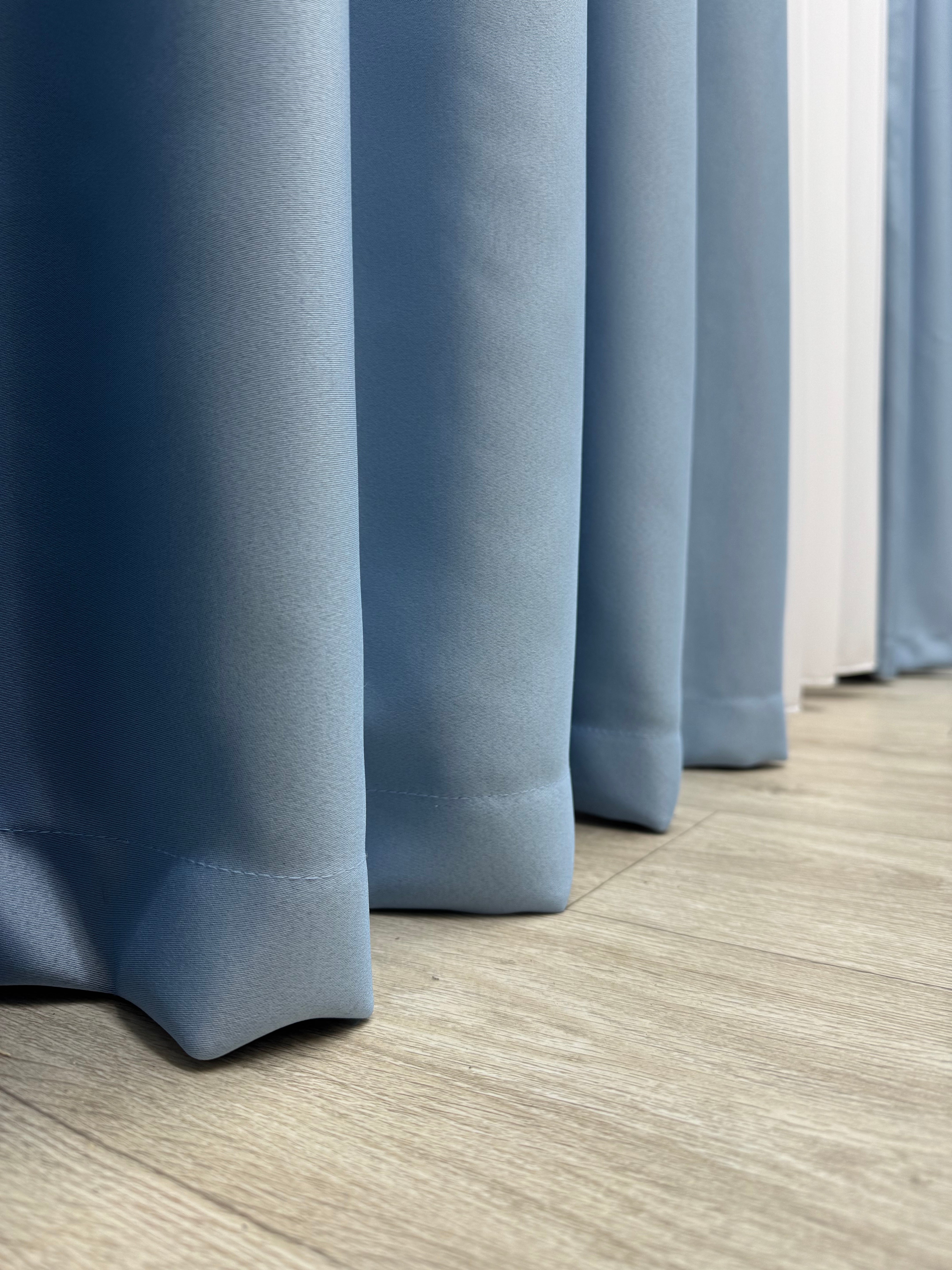 Monochrome "Blackout" curtain, light blue color