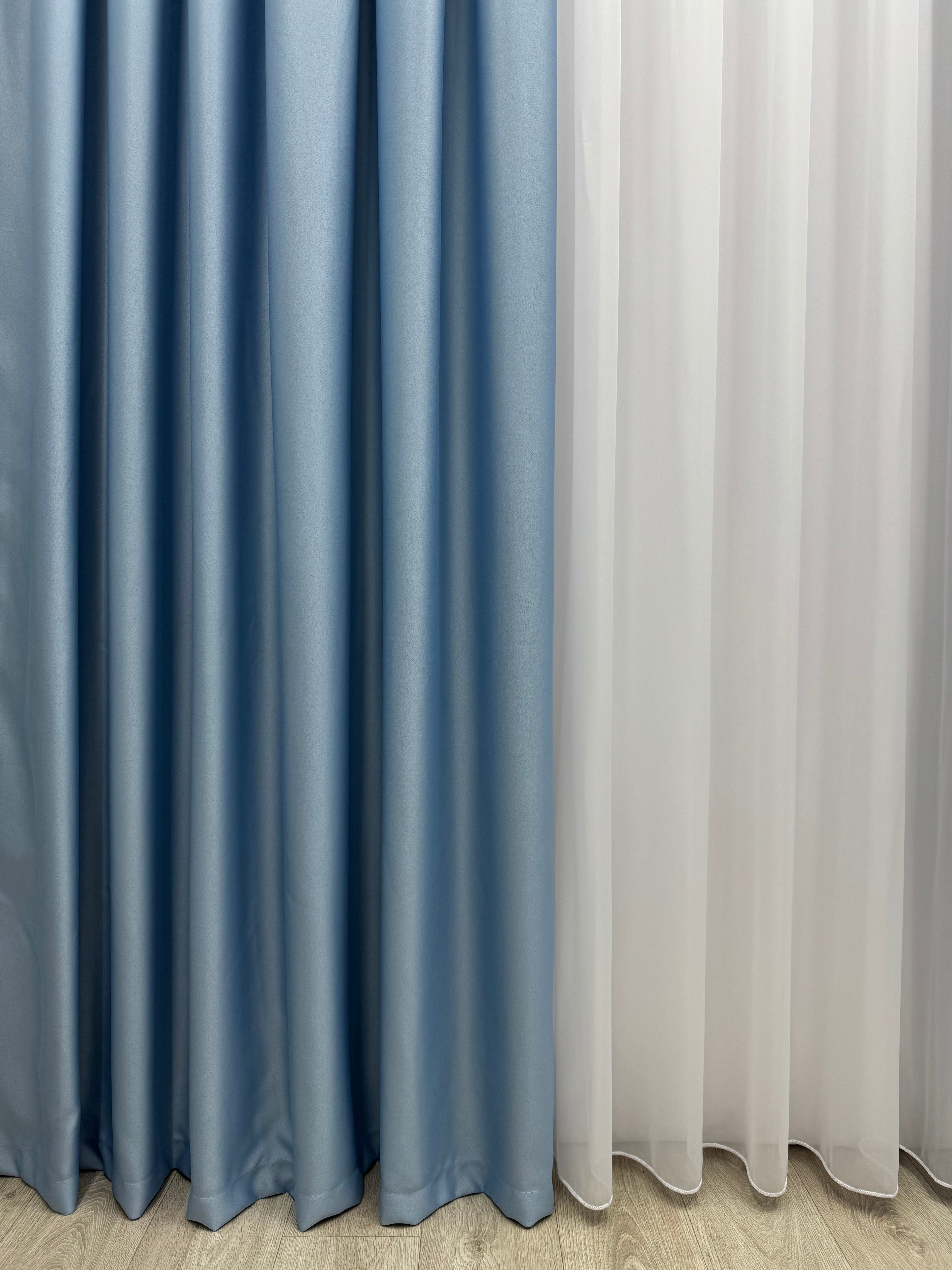 Monochrome "Blackout" curtain, light blue color