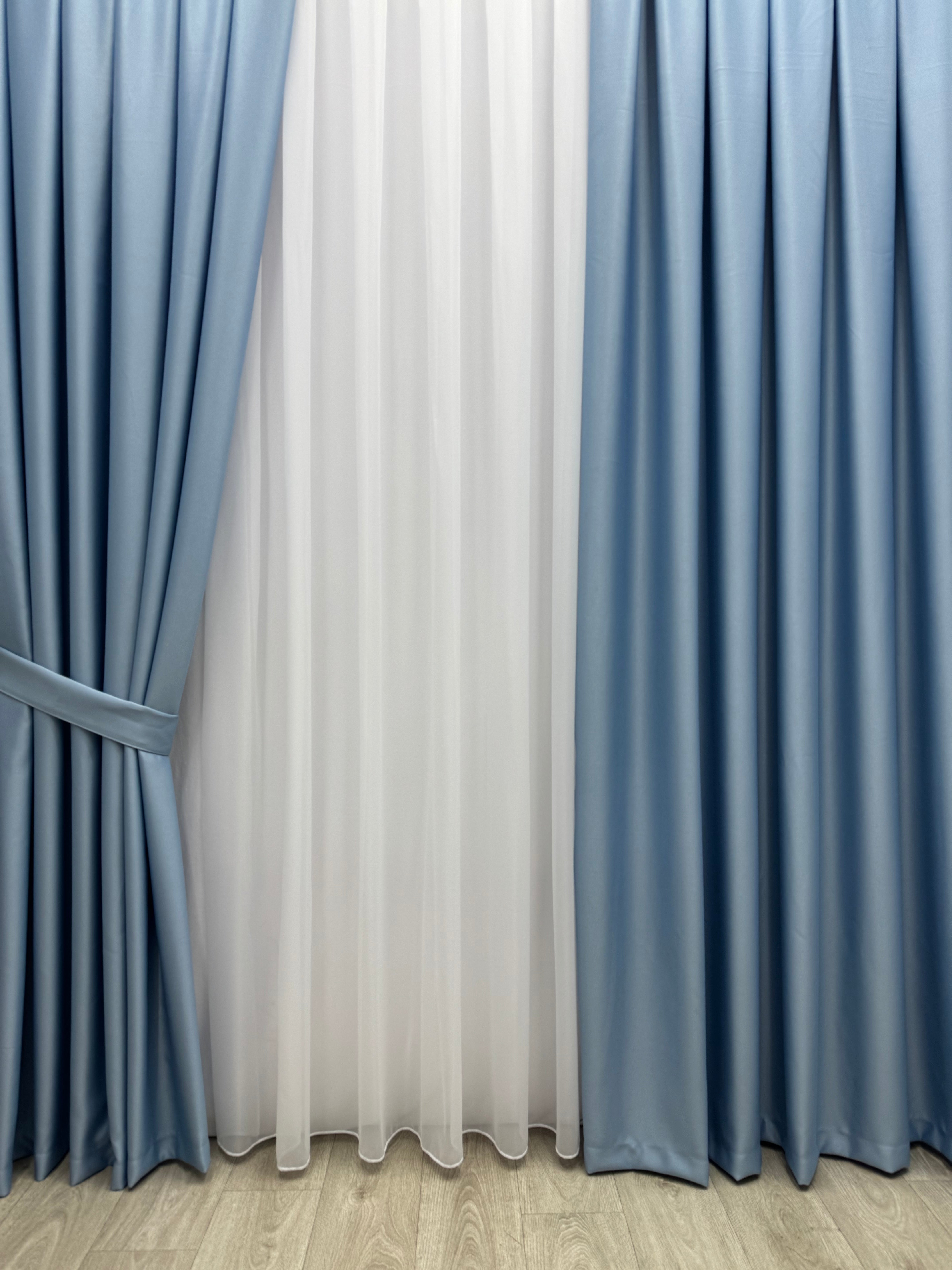 Monochrome "Blackout" curtain, light blue color
