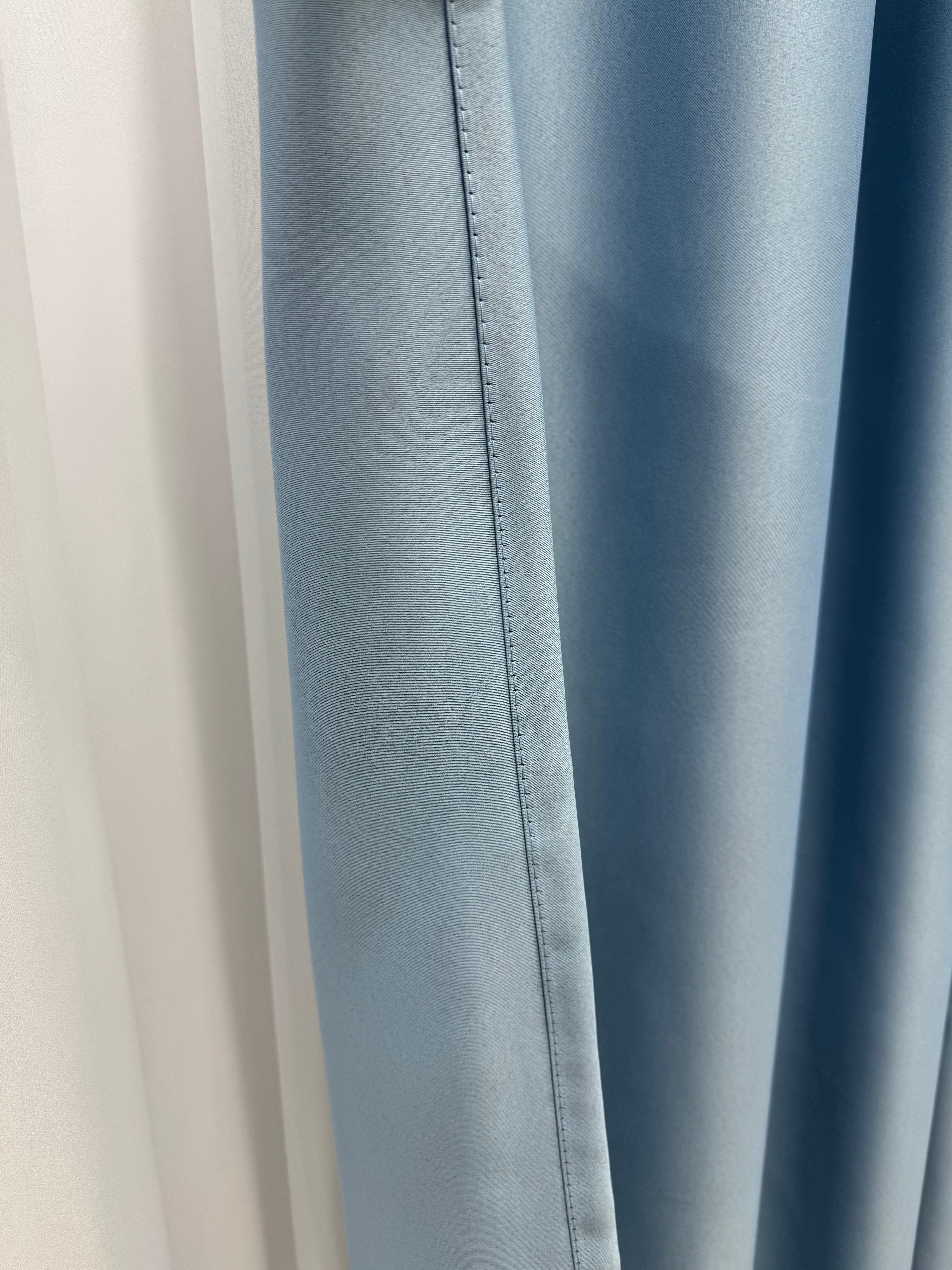 Monochrome "Blackout" curtain, light blue color