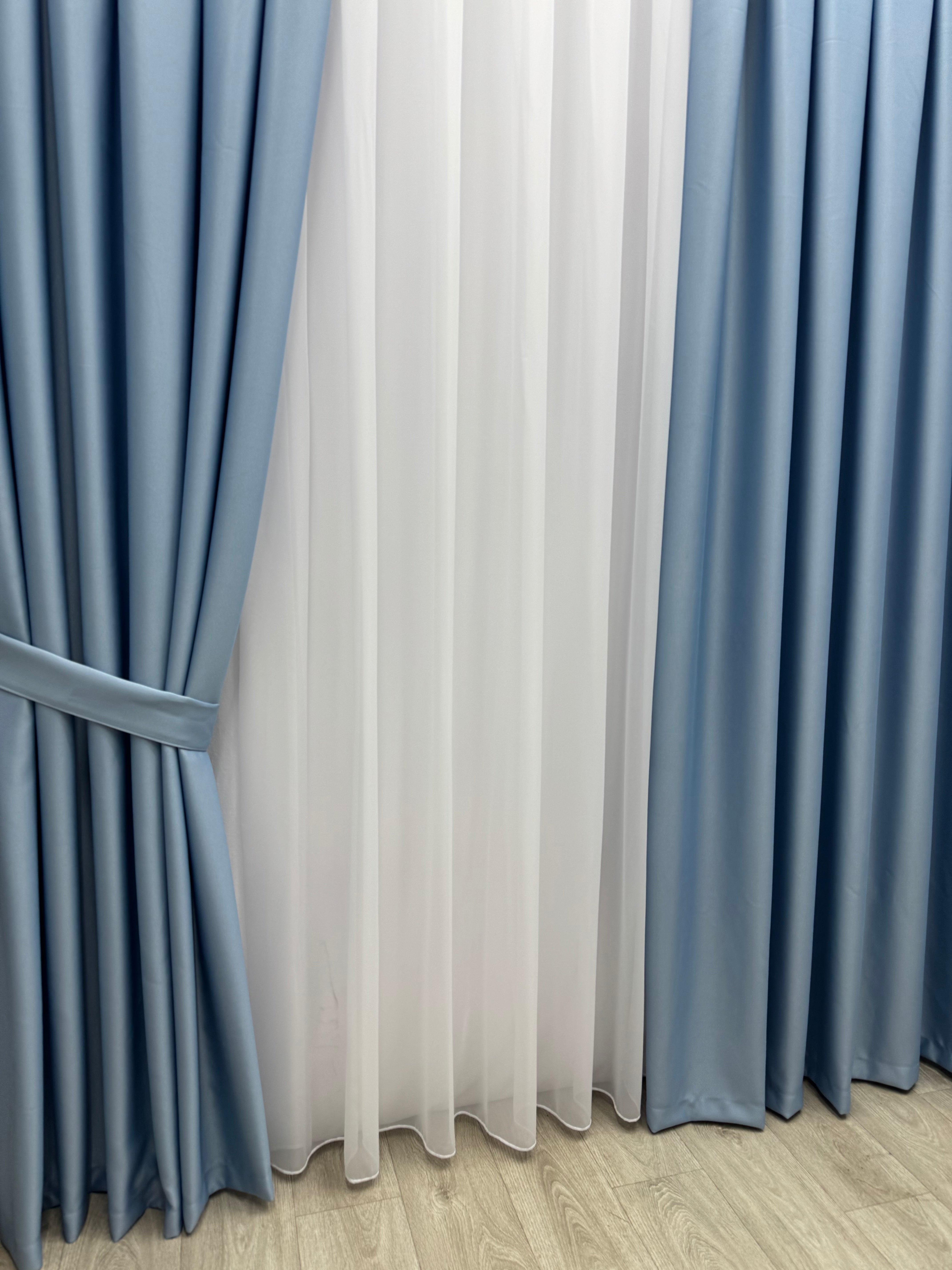 Monochrome "Blackout" curtain, light blue color