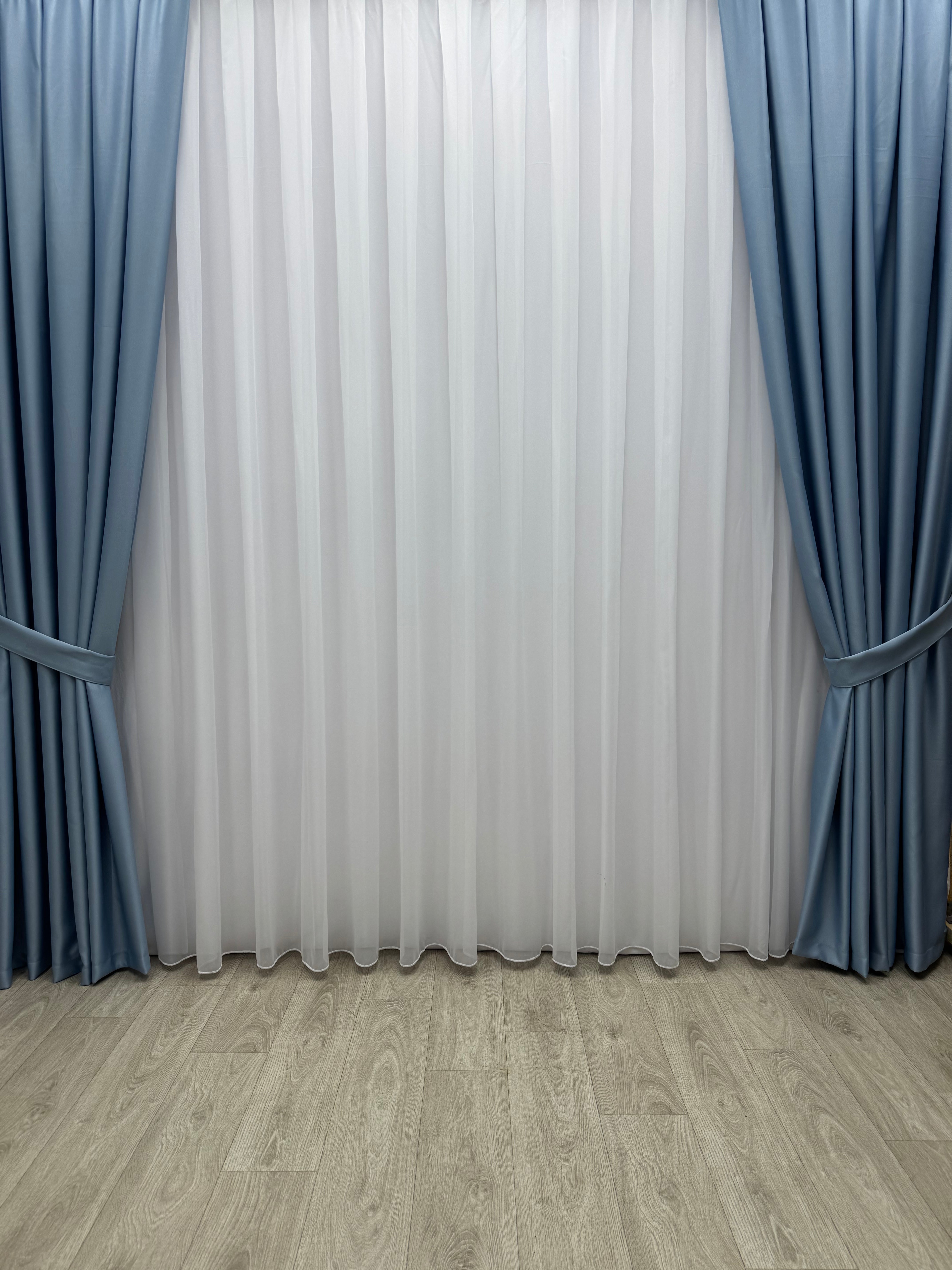 Monochrome "Blackout" curtain, light blue color