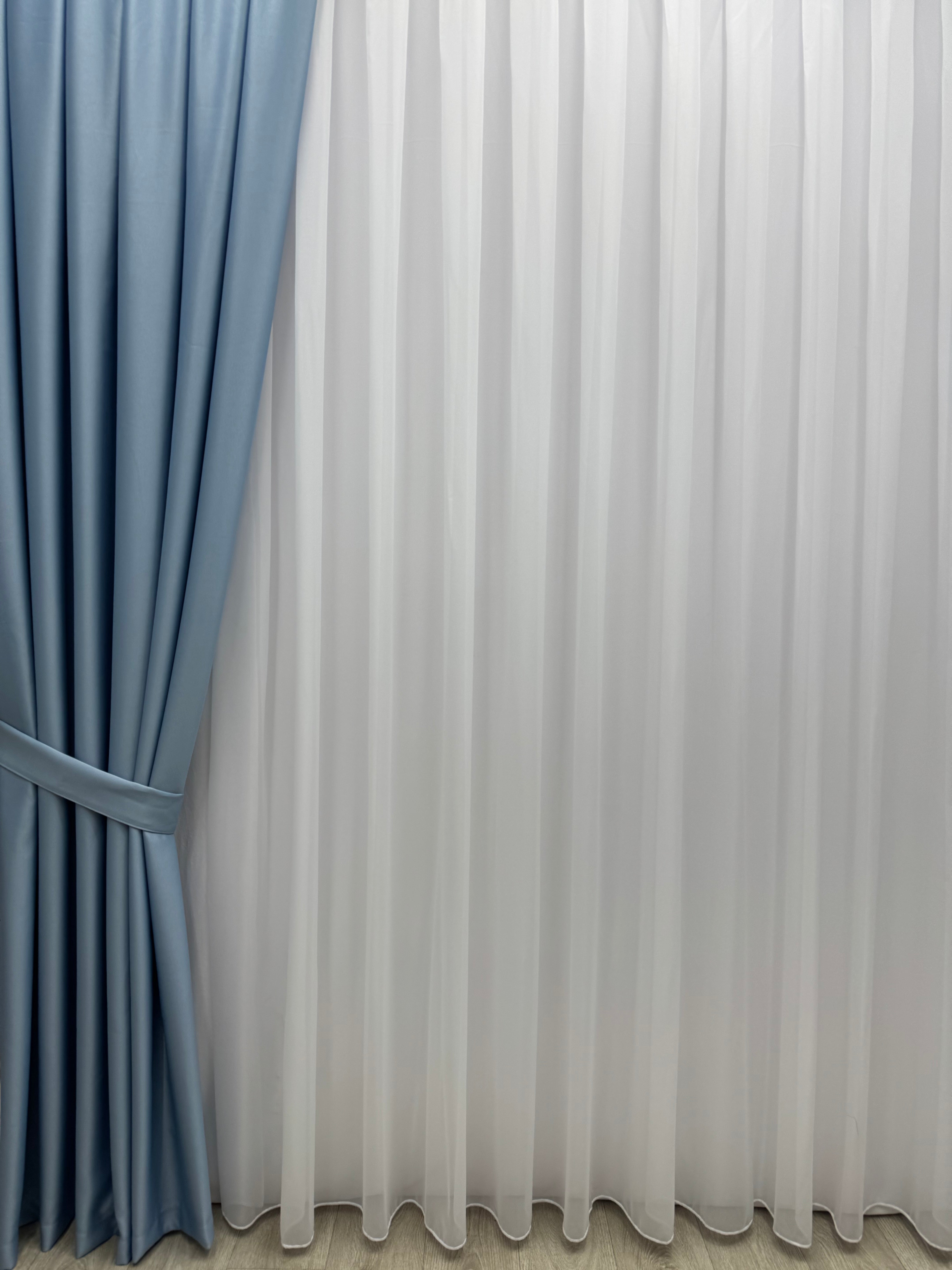 Monochrome "Blackout" curtain, light blue color