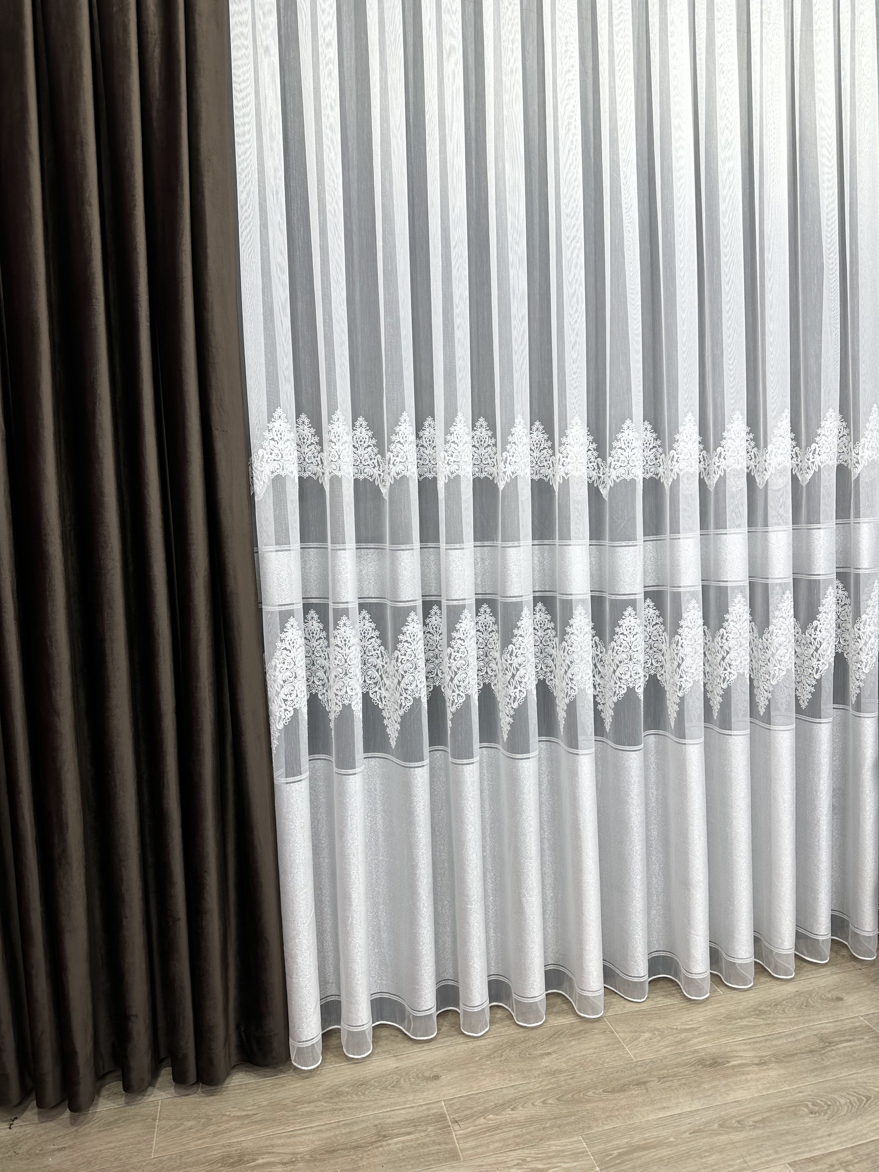 Bamboo-based tulle with chenille embroidery, milk color