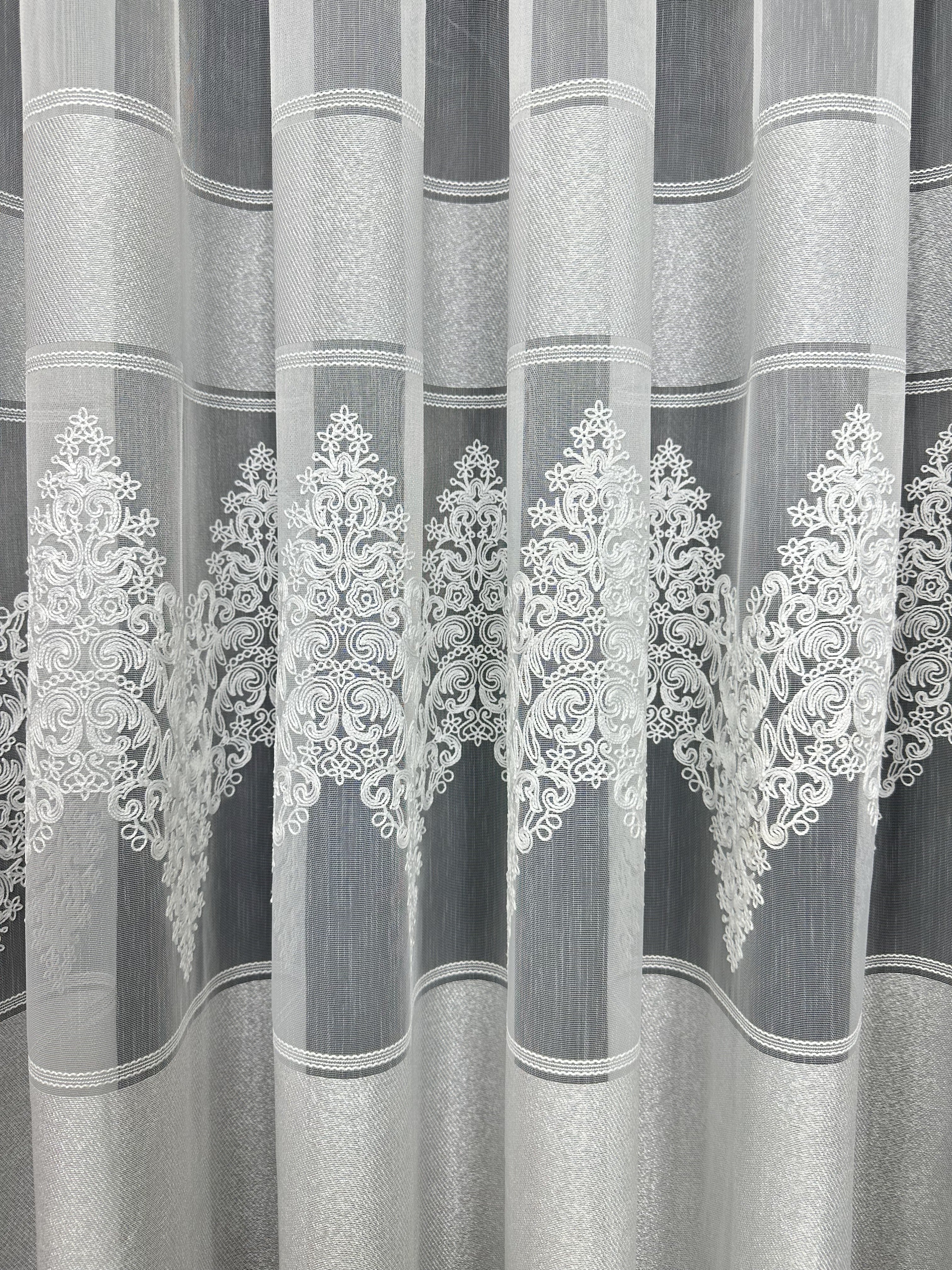 Bamboo-based tulle with chenille embroidery, milk color