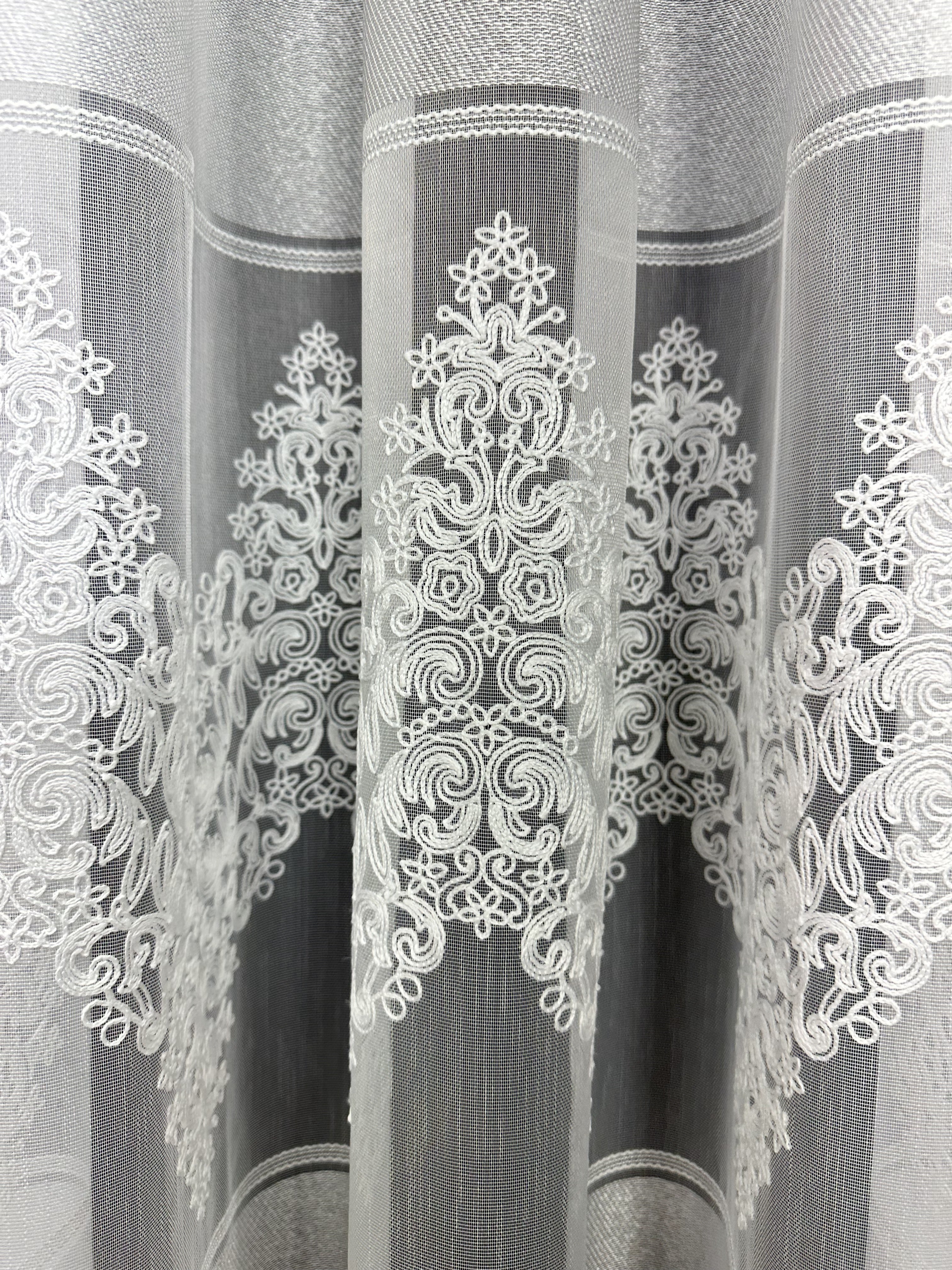 Bamboo-based tulle with chenille embroidery, milk color