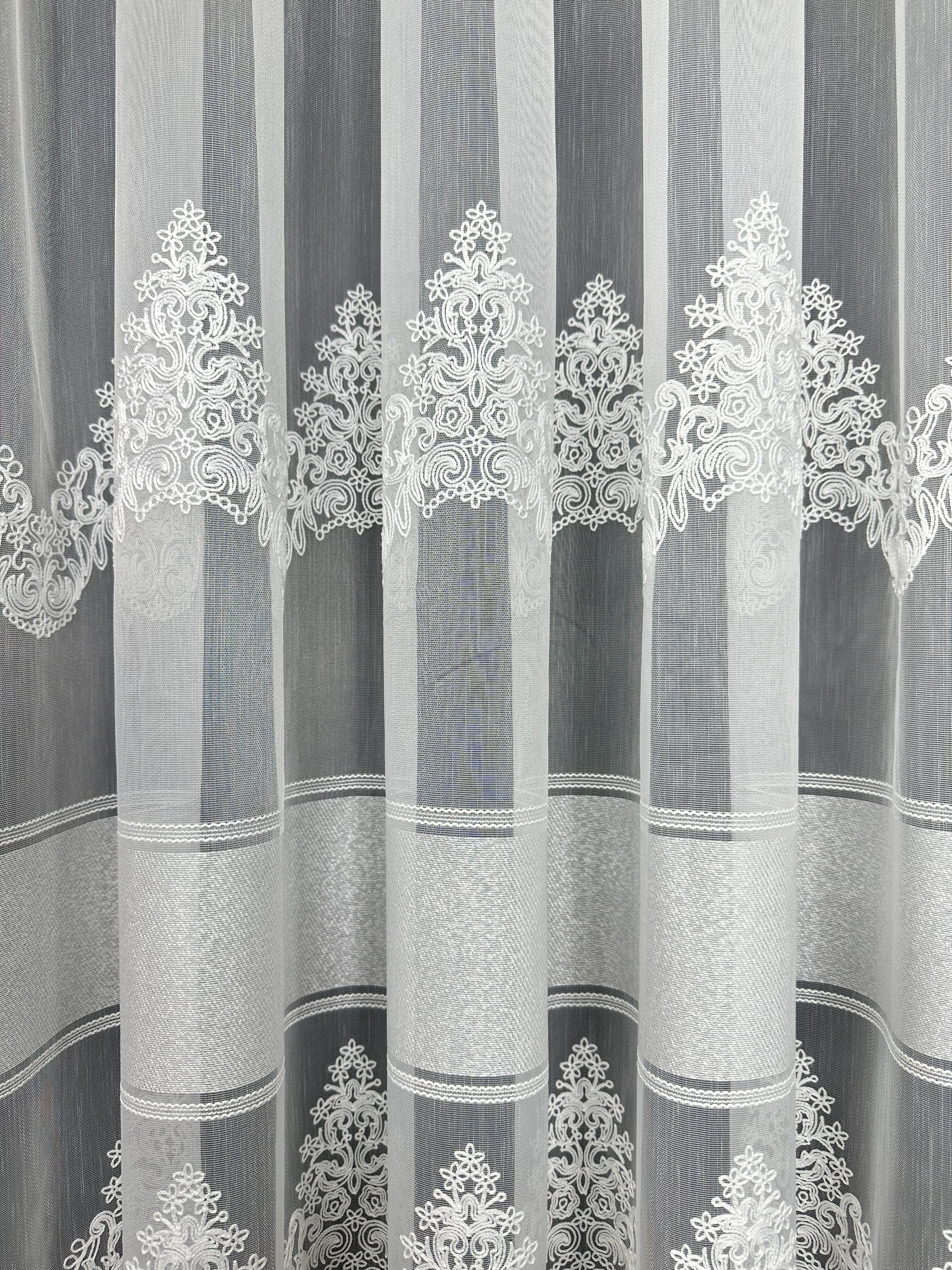 Bamboo-based tulle with chenille embroidery, milk color