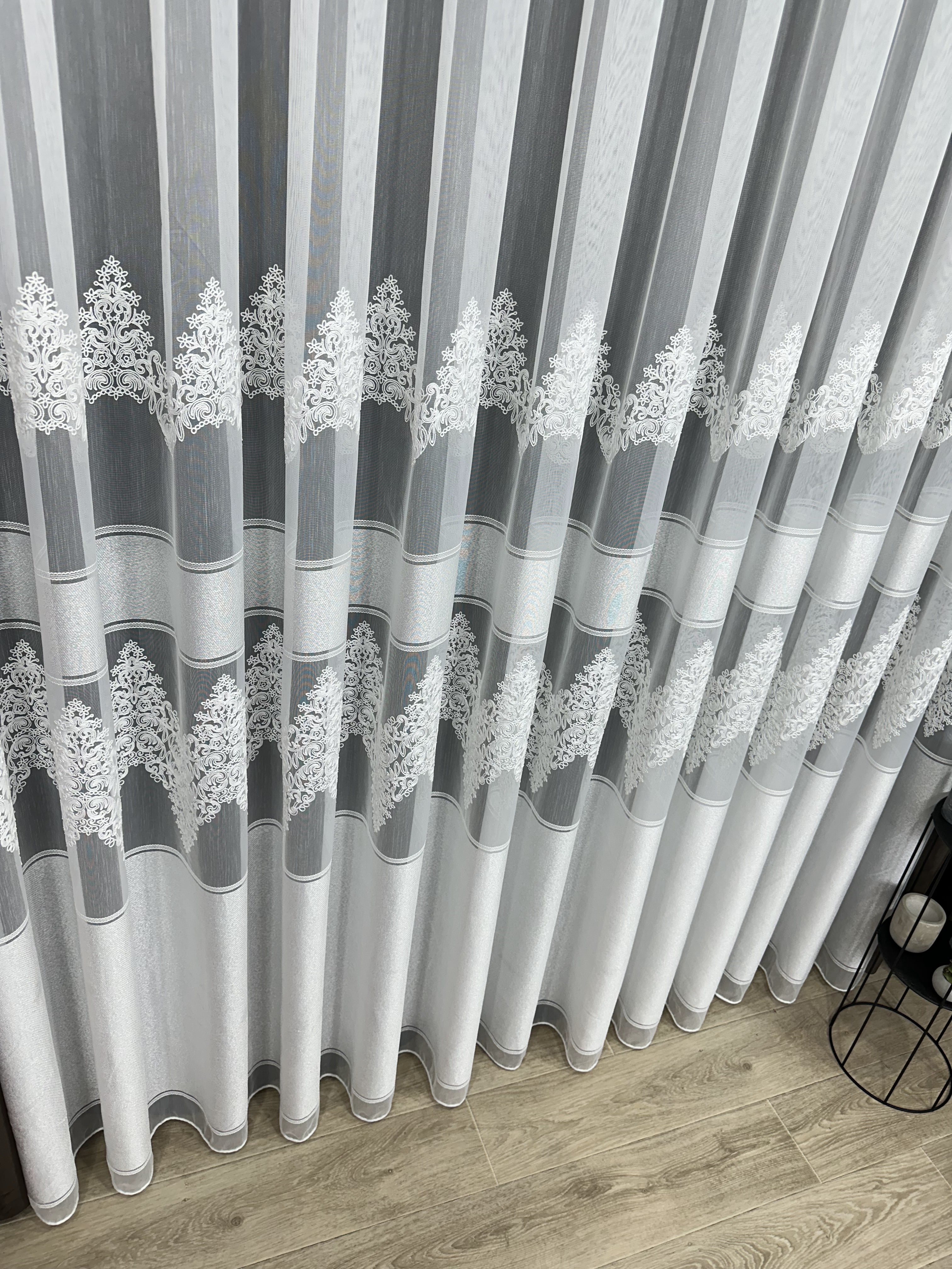 Bamboo-based tulle with chenille embroidery, milk color