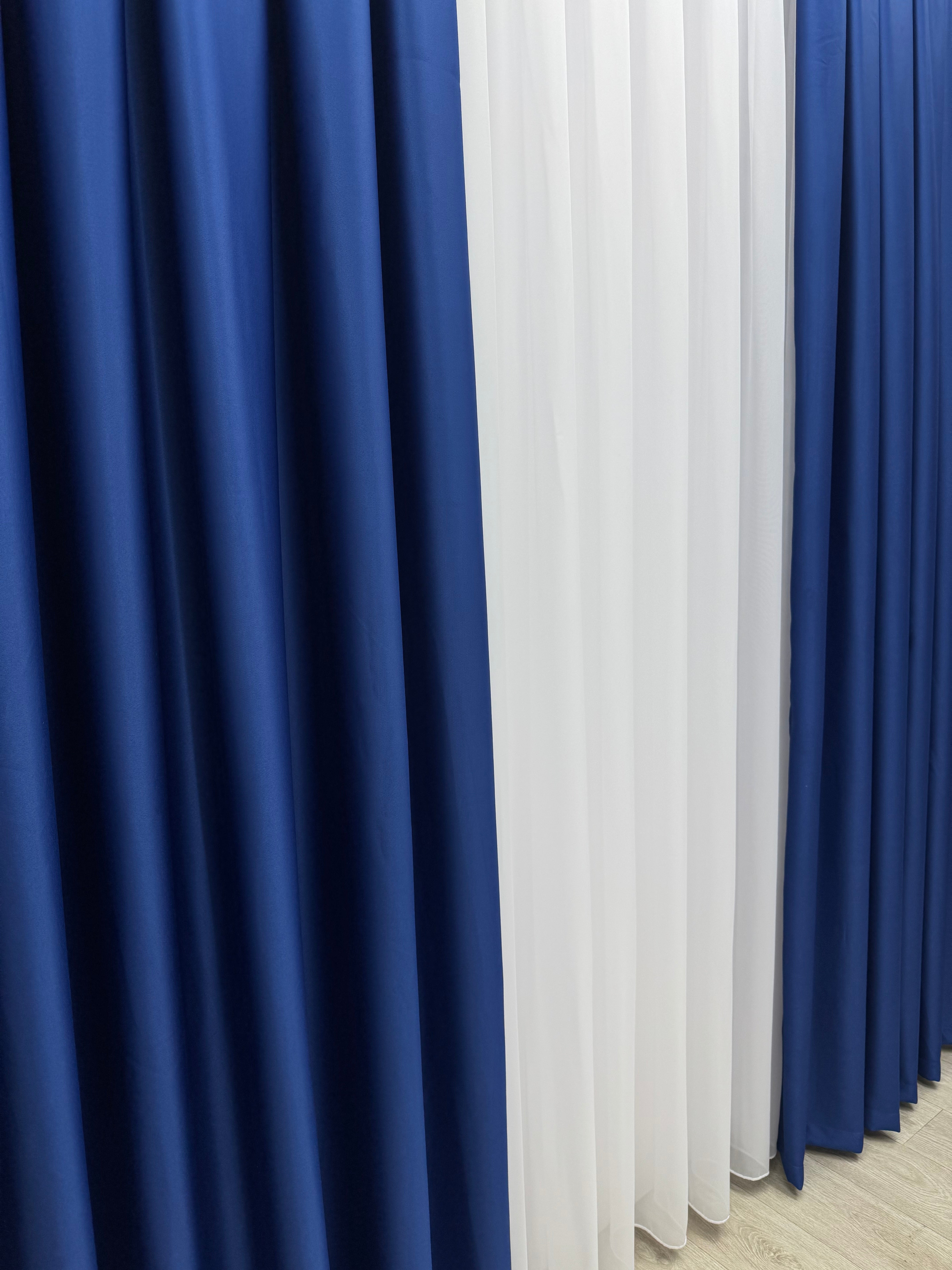 Monochrome "Blackout" curtain, dark blue color