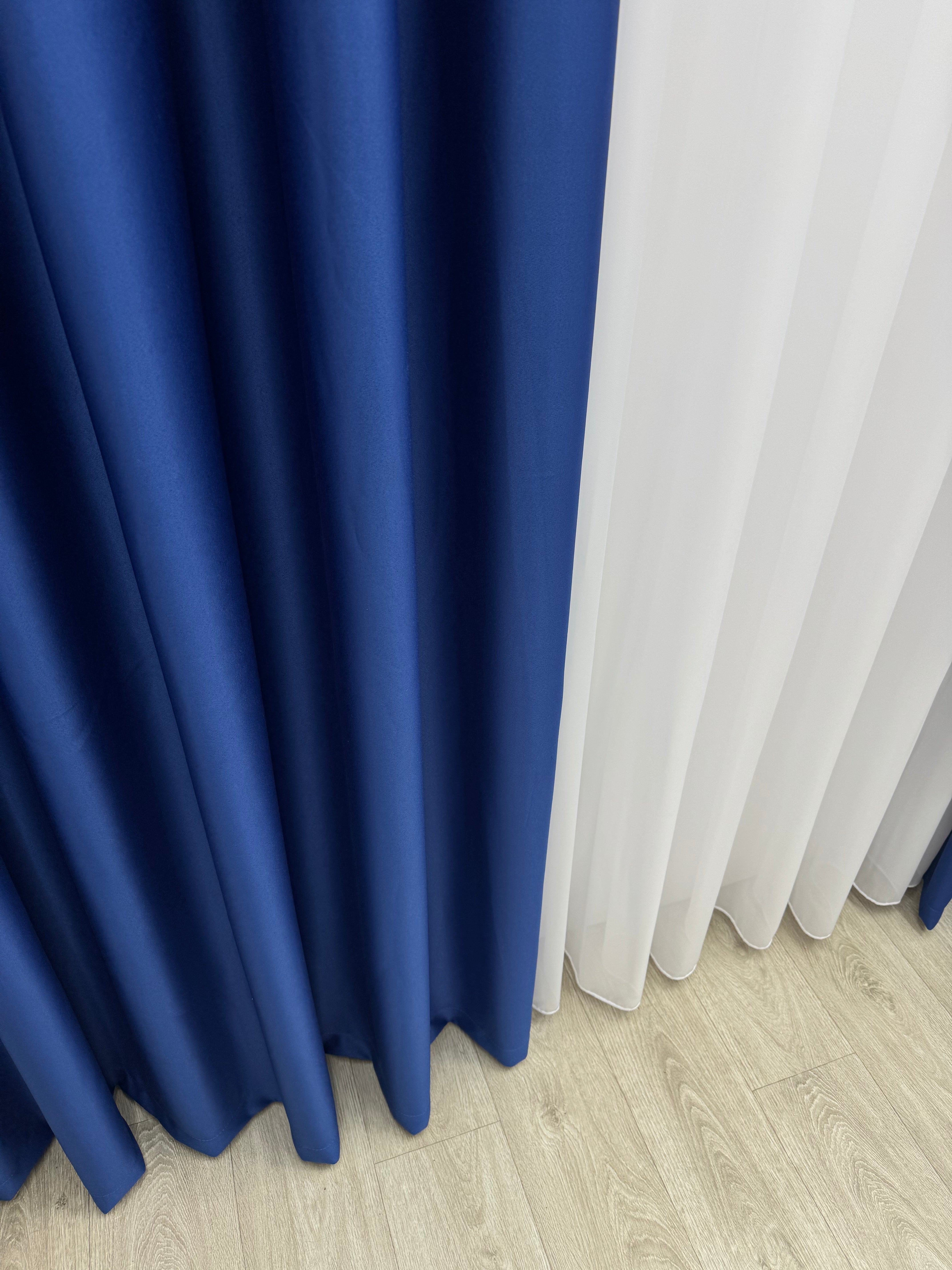 Monochrome "Blackout" curtain, dark blue color